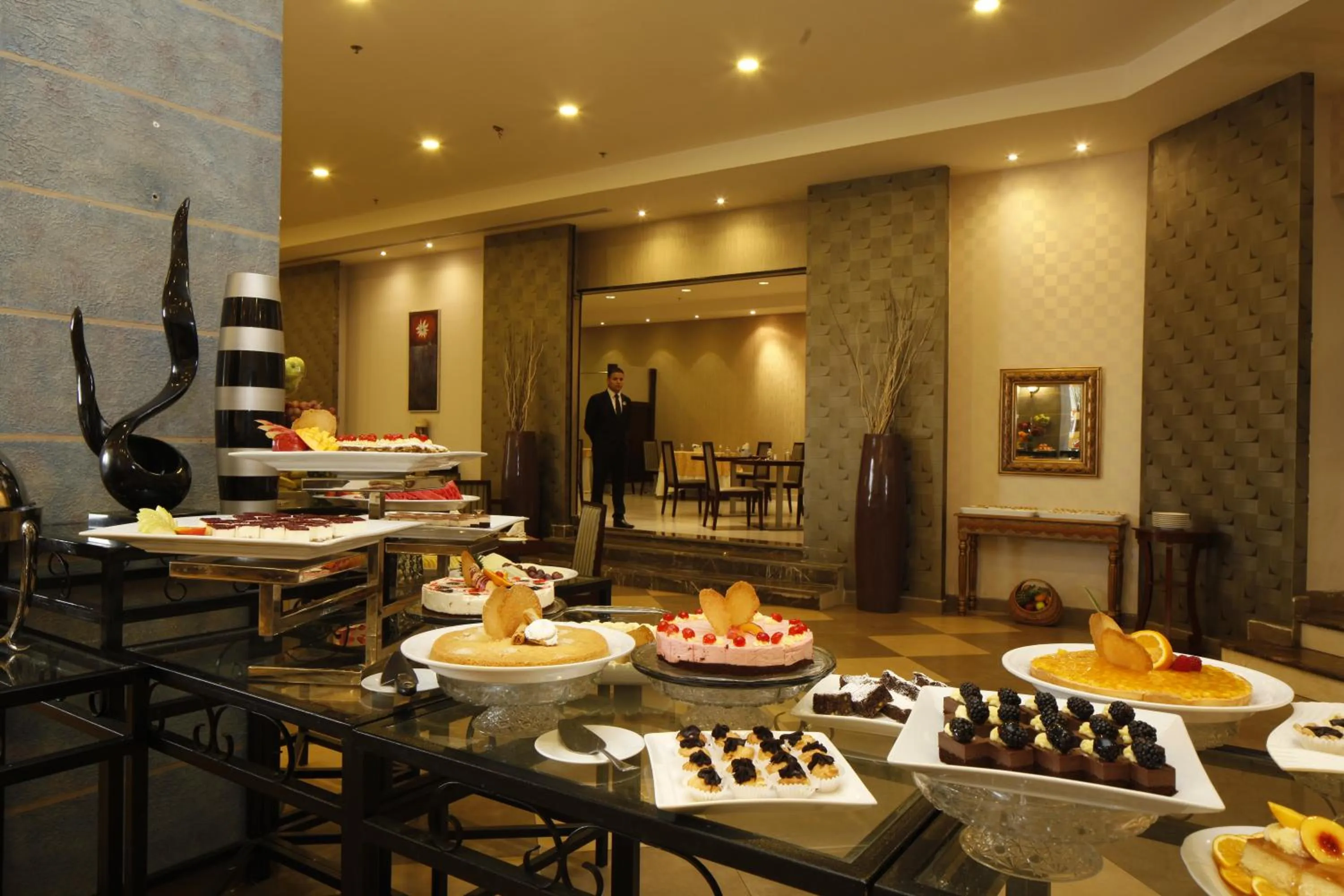 Restaurant/places to eat in Golden Tulip Hail