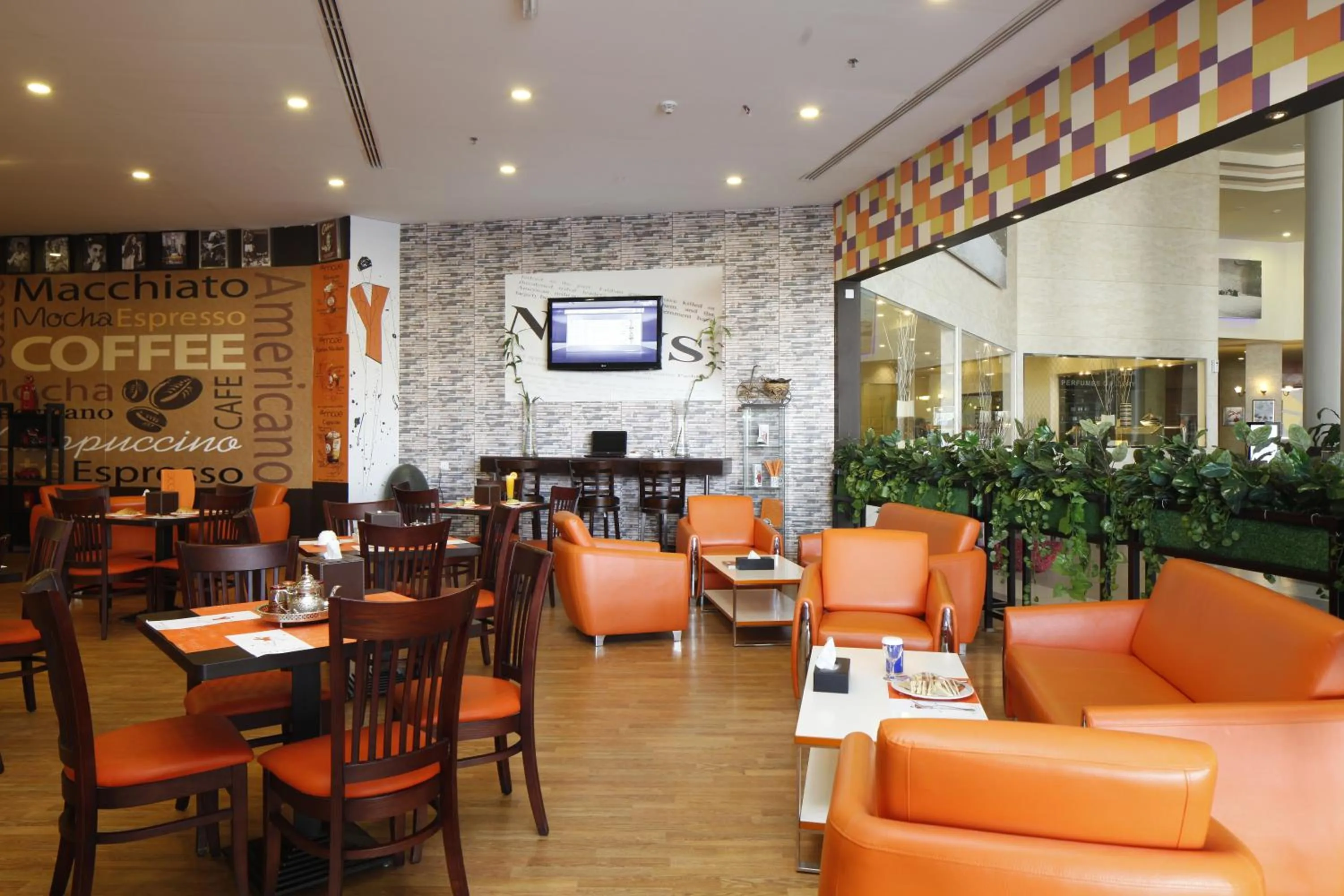 Coffee/tea facilities in Golden Tulip Hail