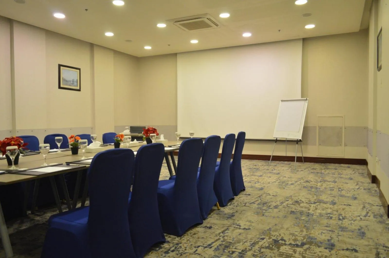 Meeting/conference room in Golden Tulip Hail