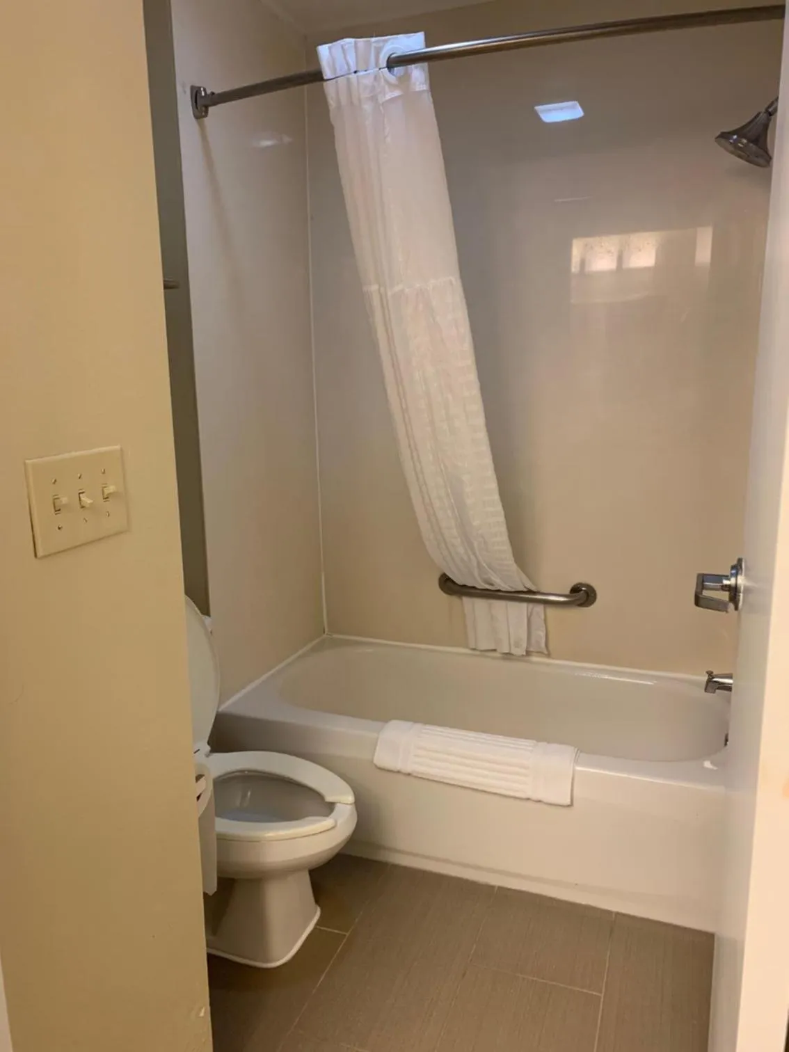 Bathroom in Comfort Inn Franklin Highway 96