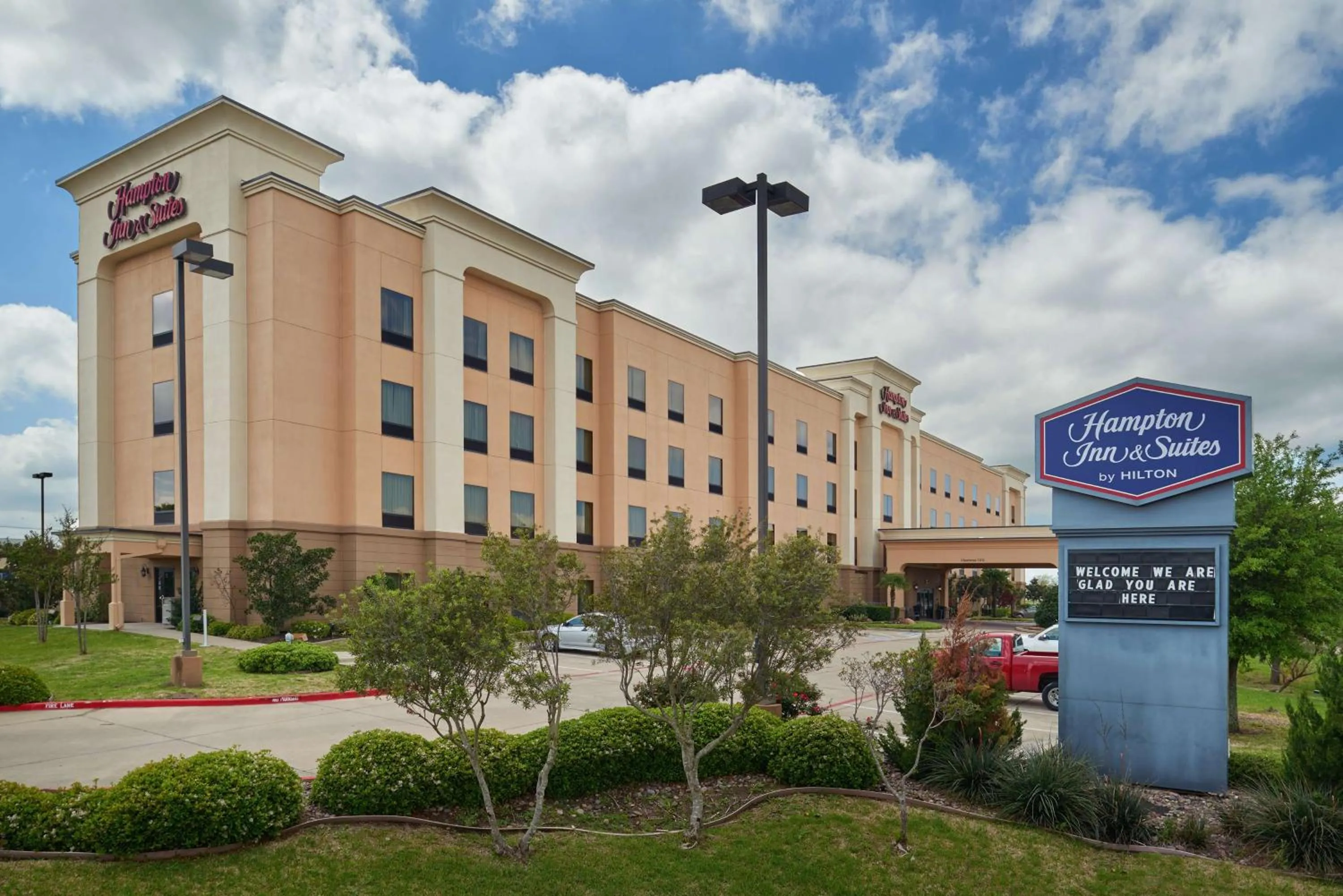Property building in Hampton Inn & Suites Waco-South