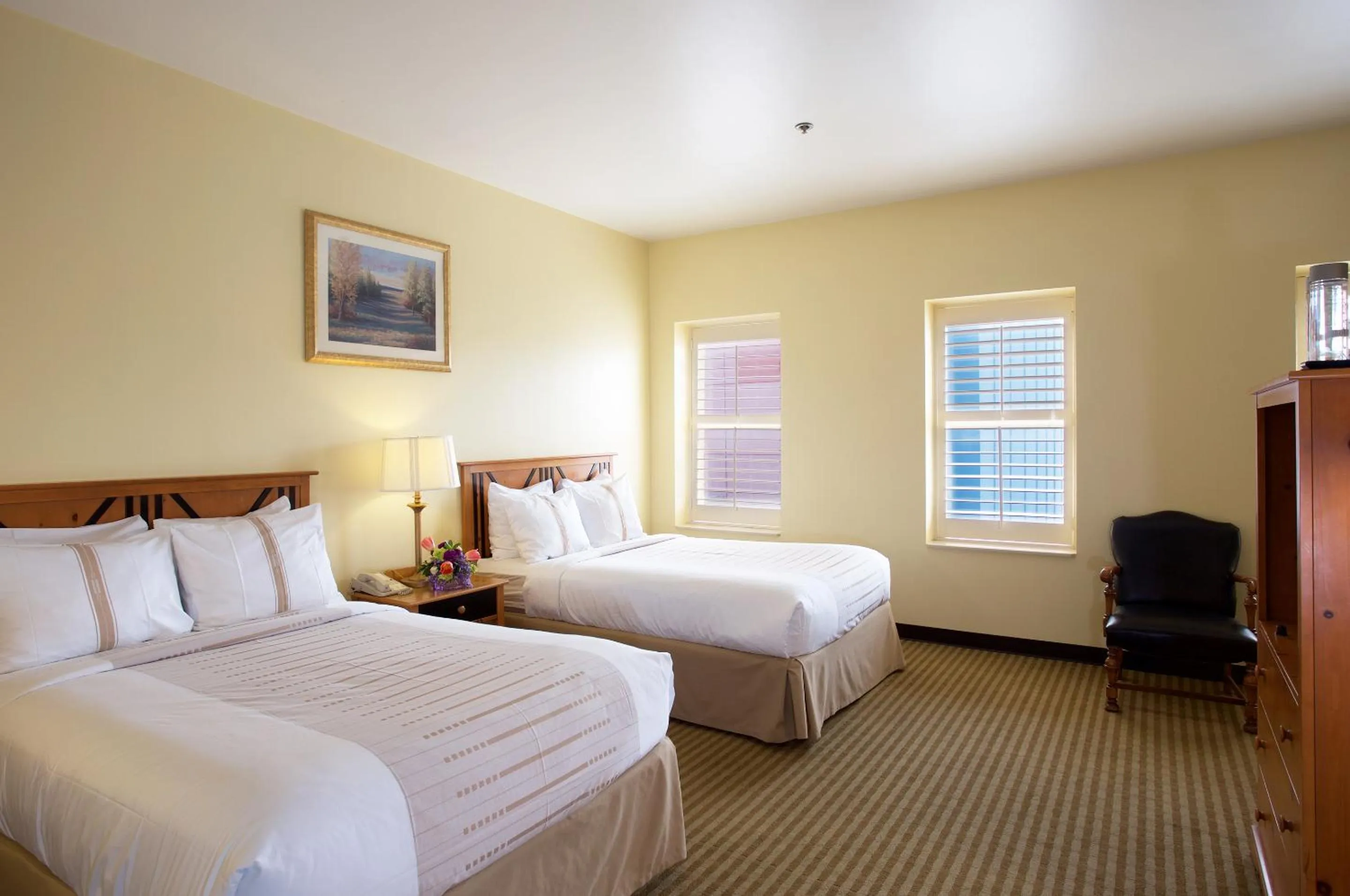 Photo of the whole room, Bed in The Crockett Hotel