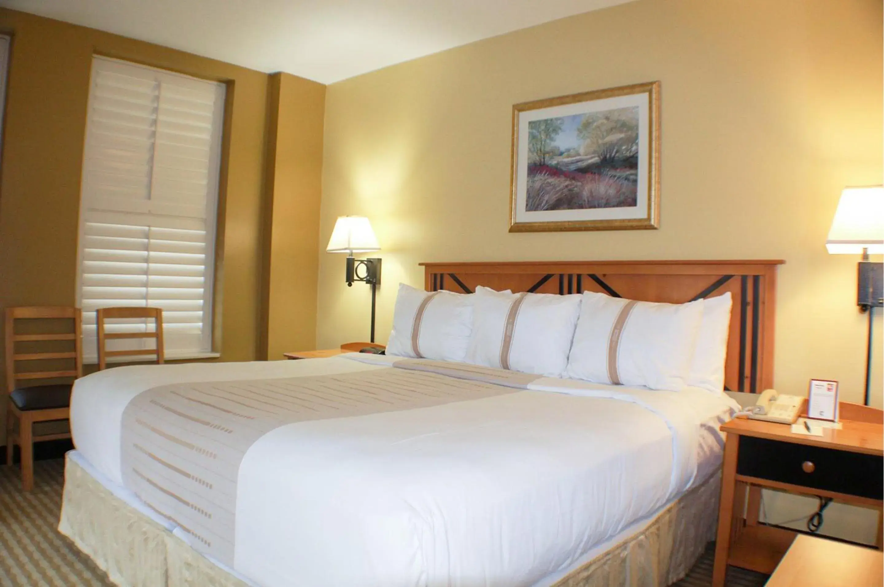 Deluxe King Room in The Crockett Hotel Deluxe King Room in The Crockett Hotel