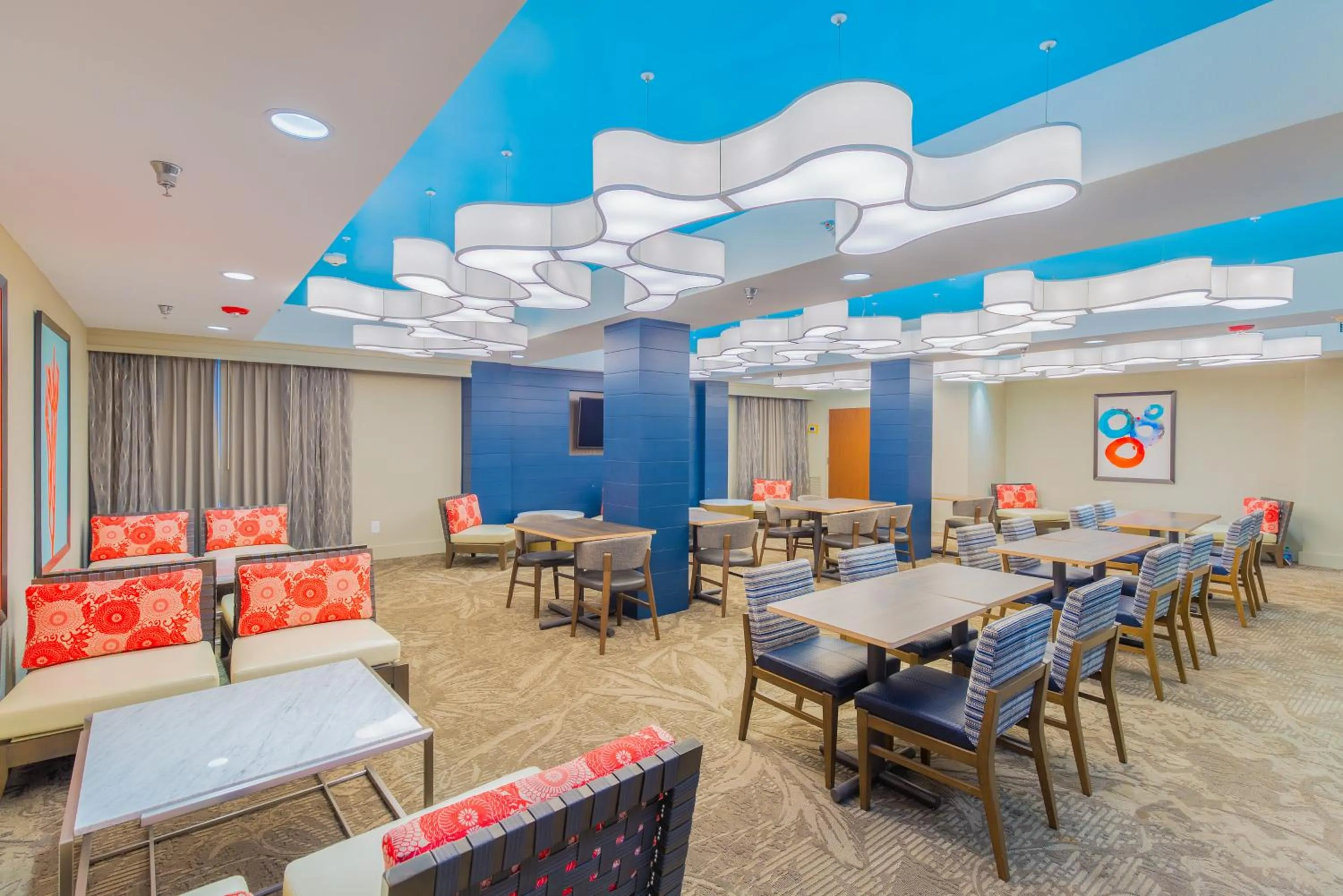 Meeting/conference room in Holiday Inn Express Orange Beach - On The Beach by IHG
