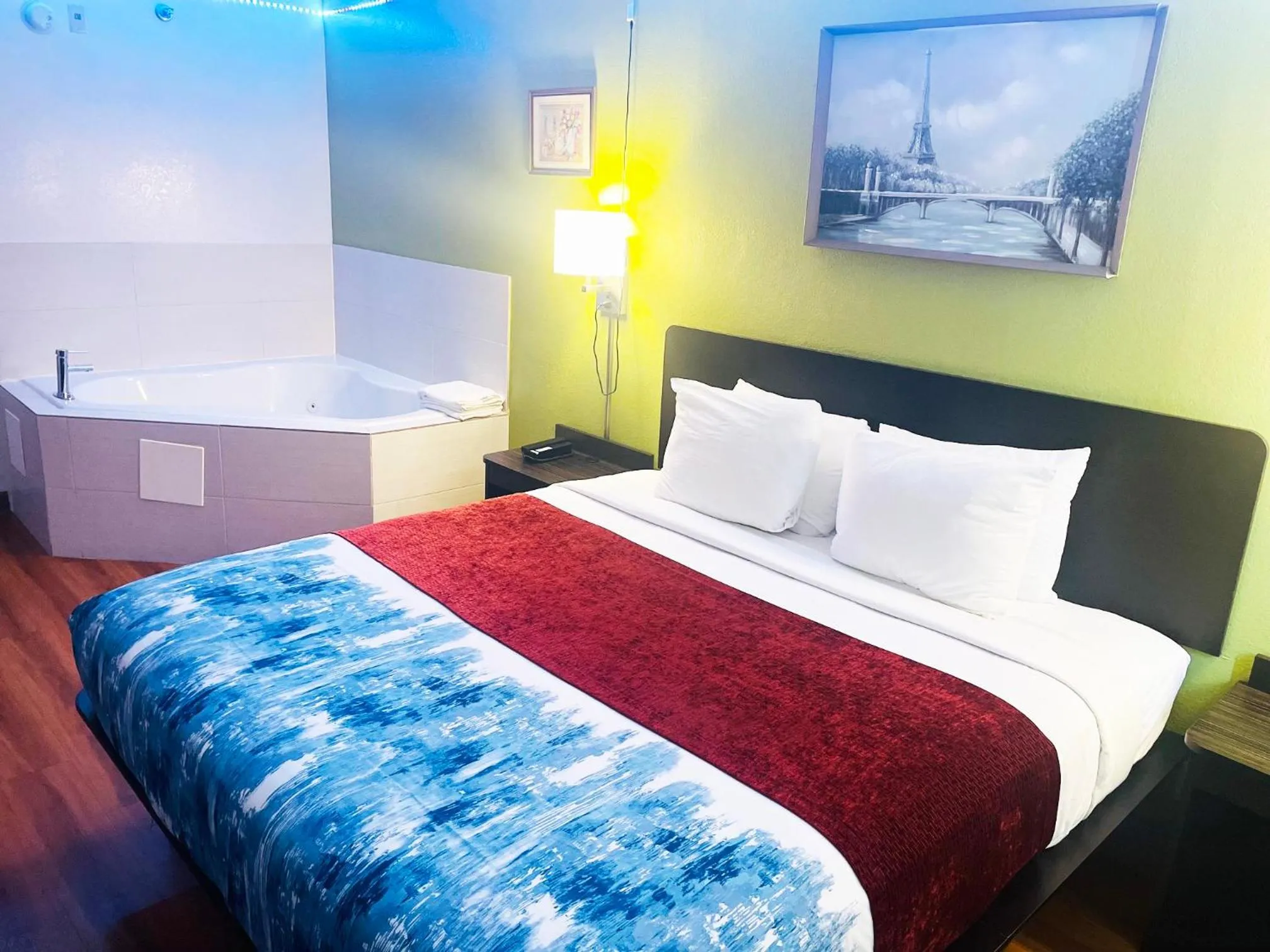 Bedroom, Bed in Willow Lodge Willoughby Cleveland