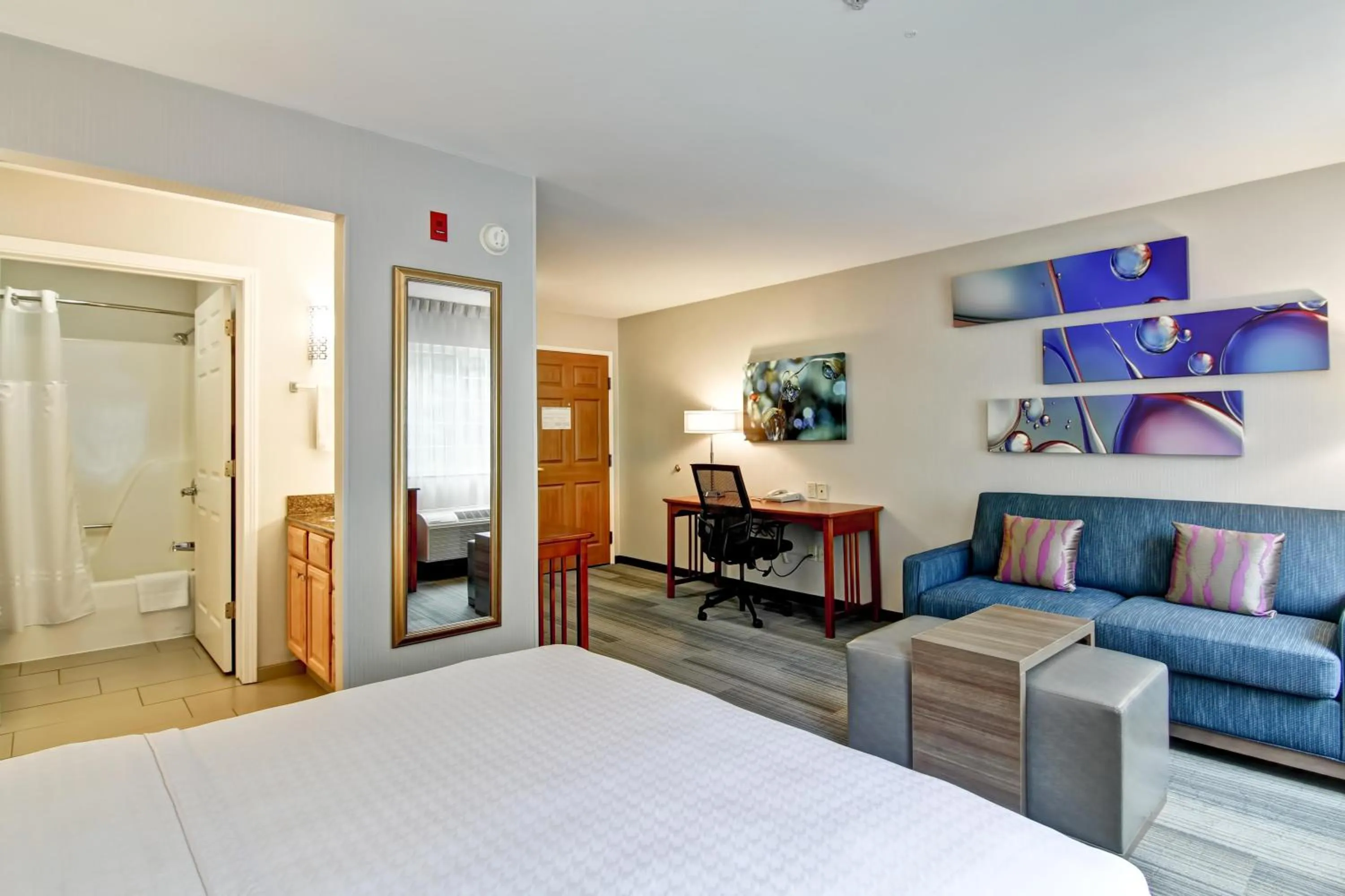 Living room, Bed in Homewood Suites by Hilton Stratford