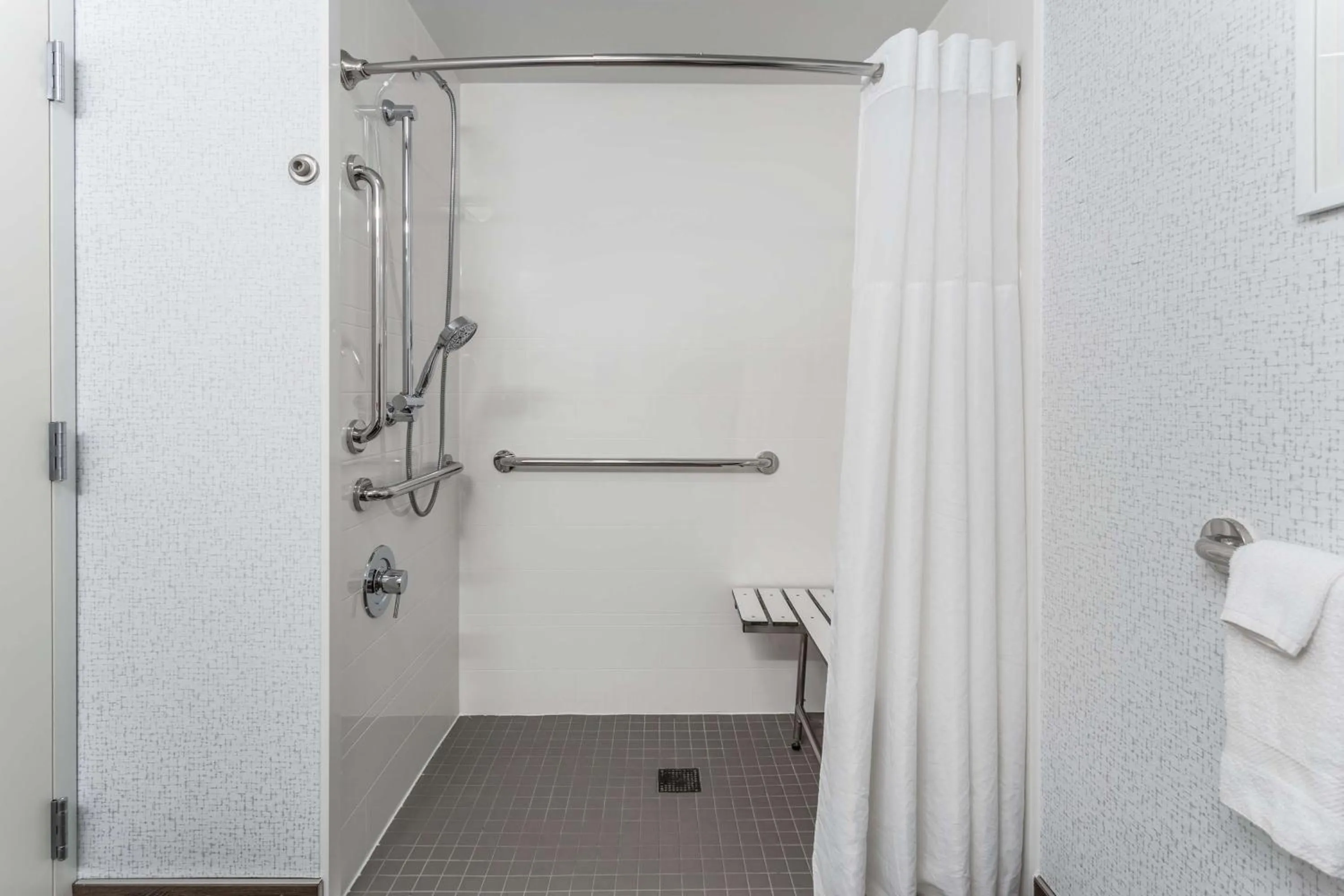 Bathroom in Hampton Inn Sioux Falls