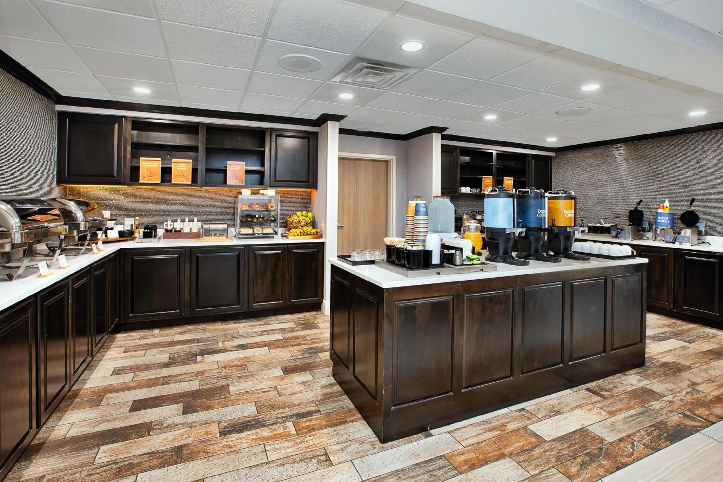 Breakfast in Homewood Suites by Hilton Sioux Falls