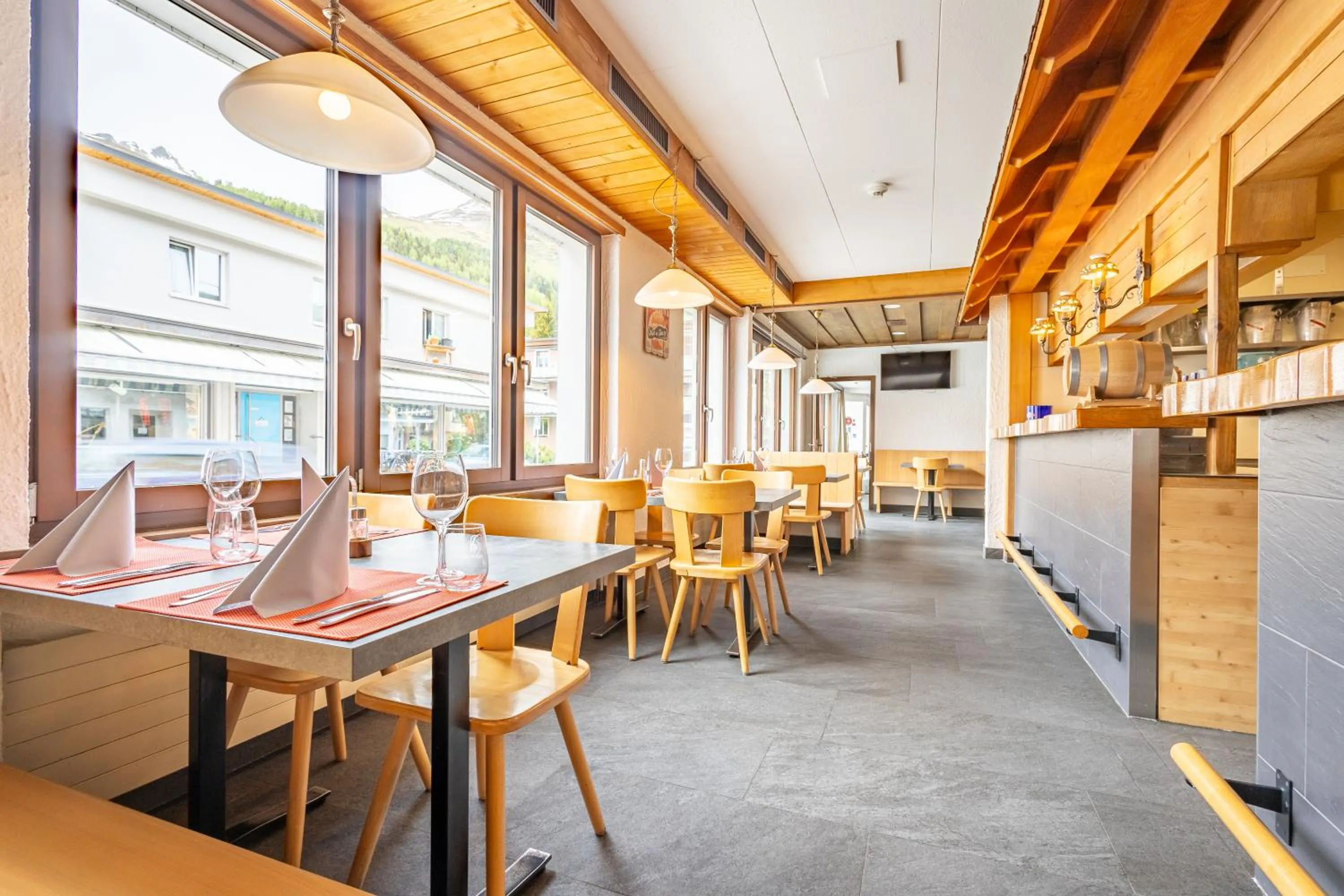 Restaurant/places to eat in Hotel Dischma