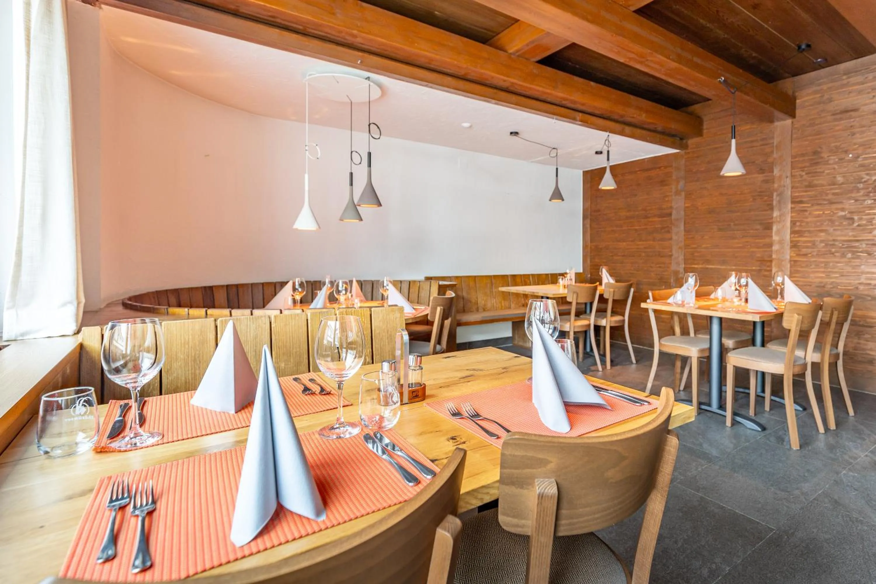 Restaurant/places to eat in Hotel Dischma