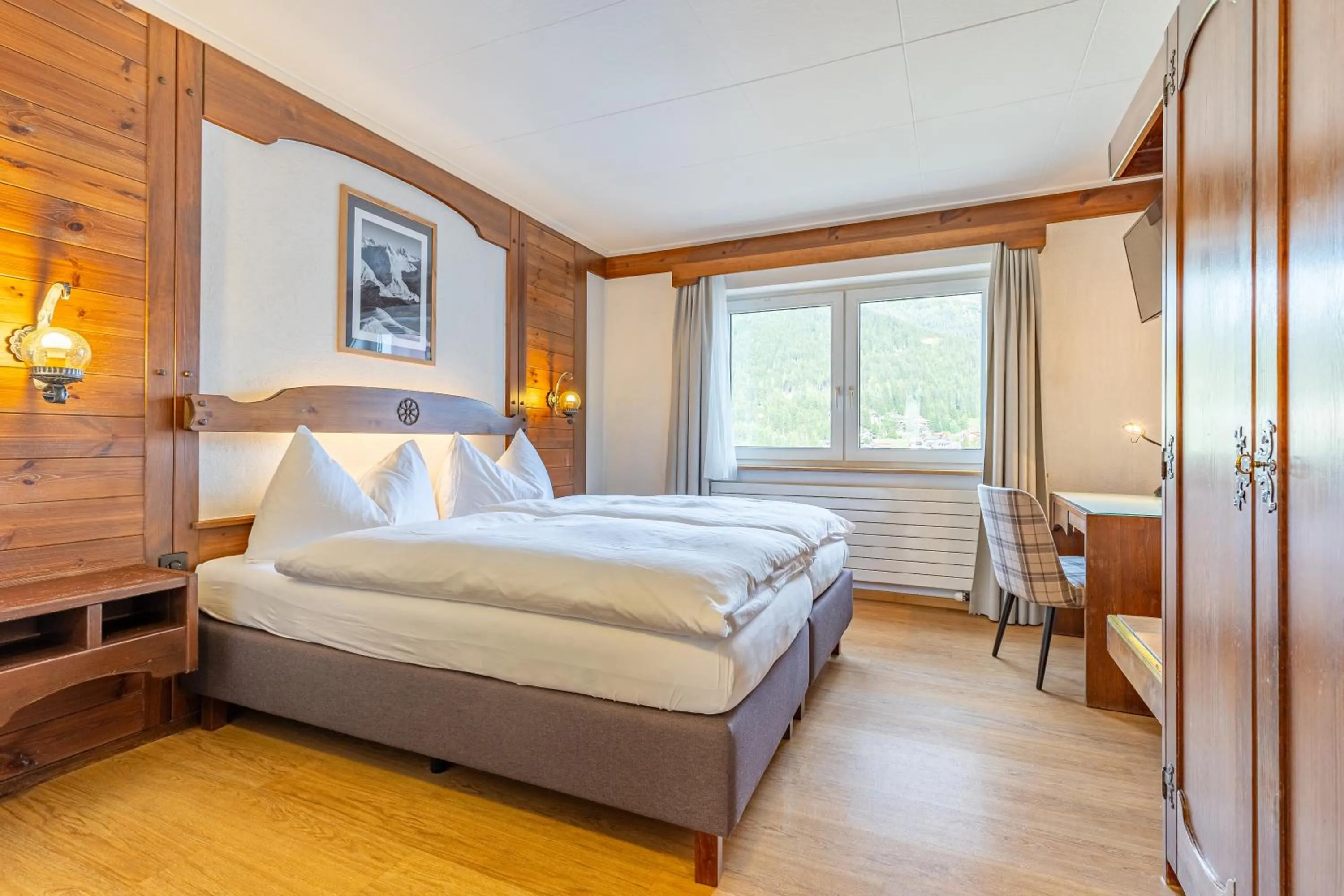 Photo of the whole room, Bed in Hotel Dischma