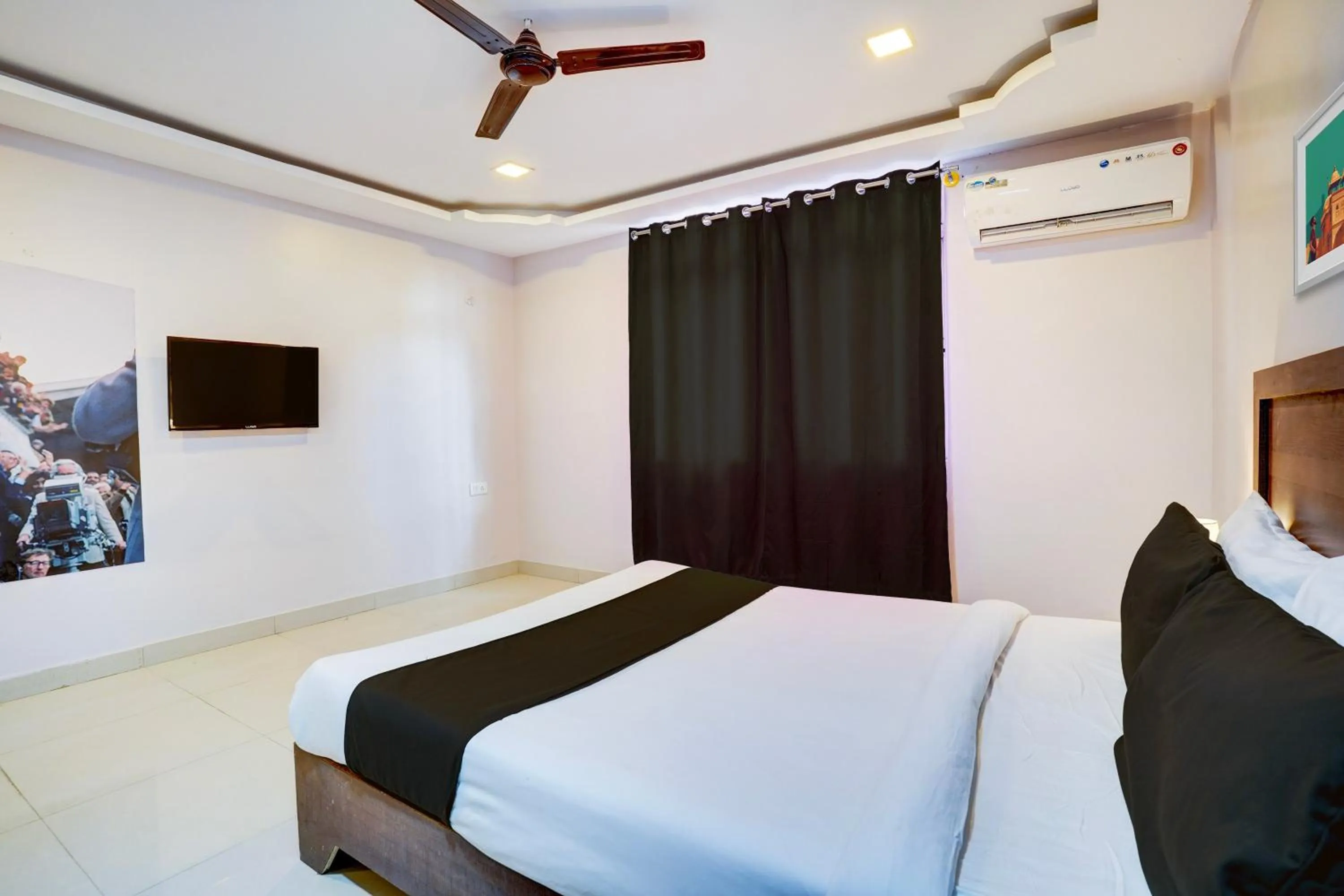 Bedroom, Bed in Super Hotel O Cricotel