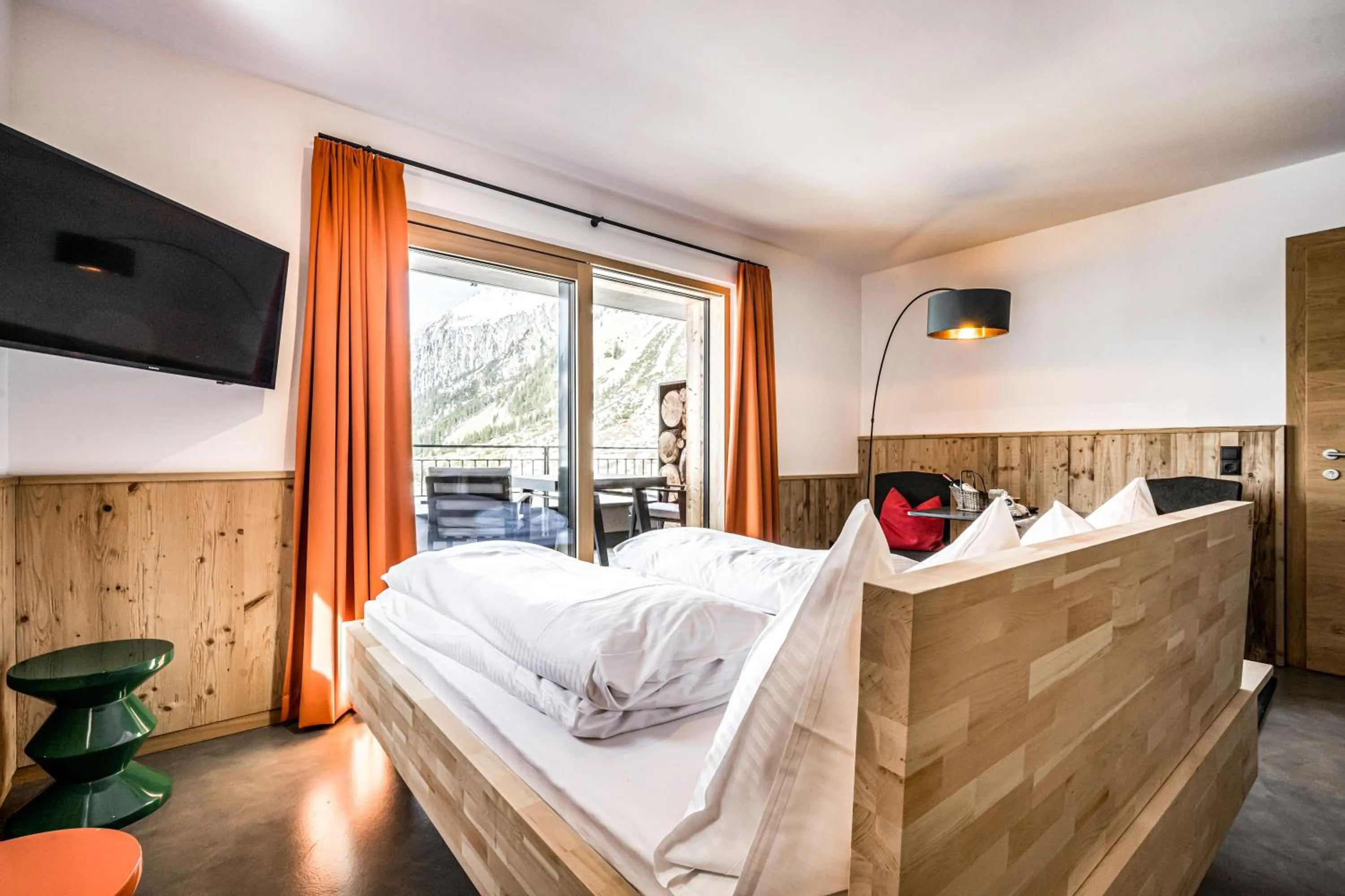 Photo of the whole room, Bed in Mondschein Hotel & Chalet Ski-In Ski-Out Luxus am Arlberg