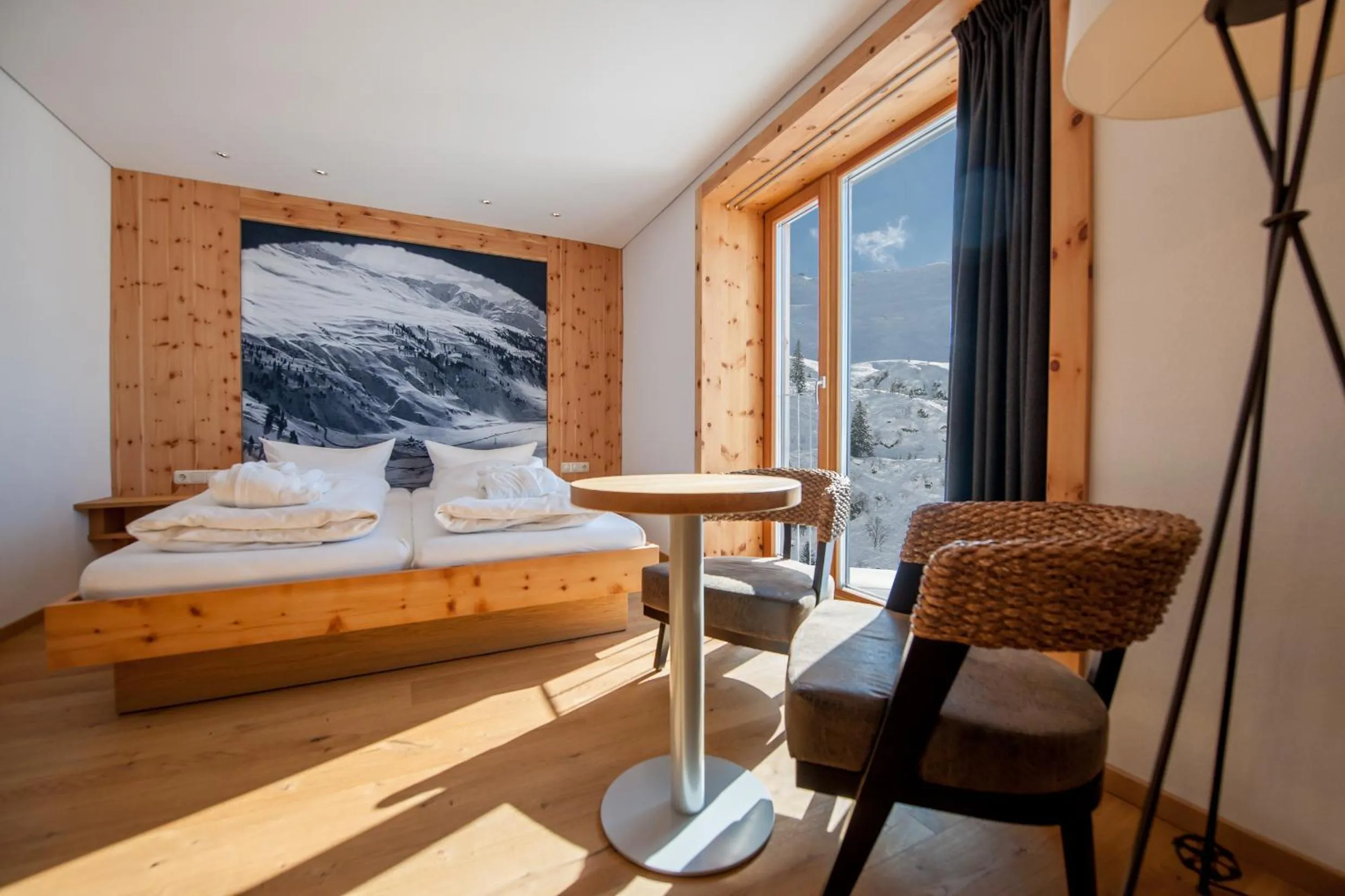 Photo of the whole room, Bed in Mondschein Hotel & Chalet Ski-In Ski-Out Luxus am Arlberg