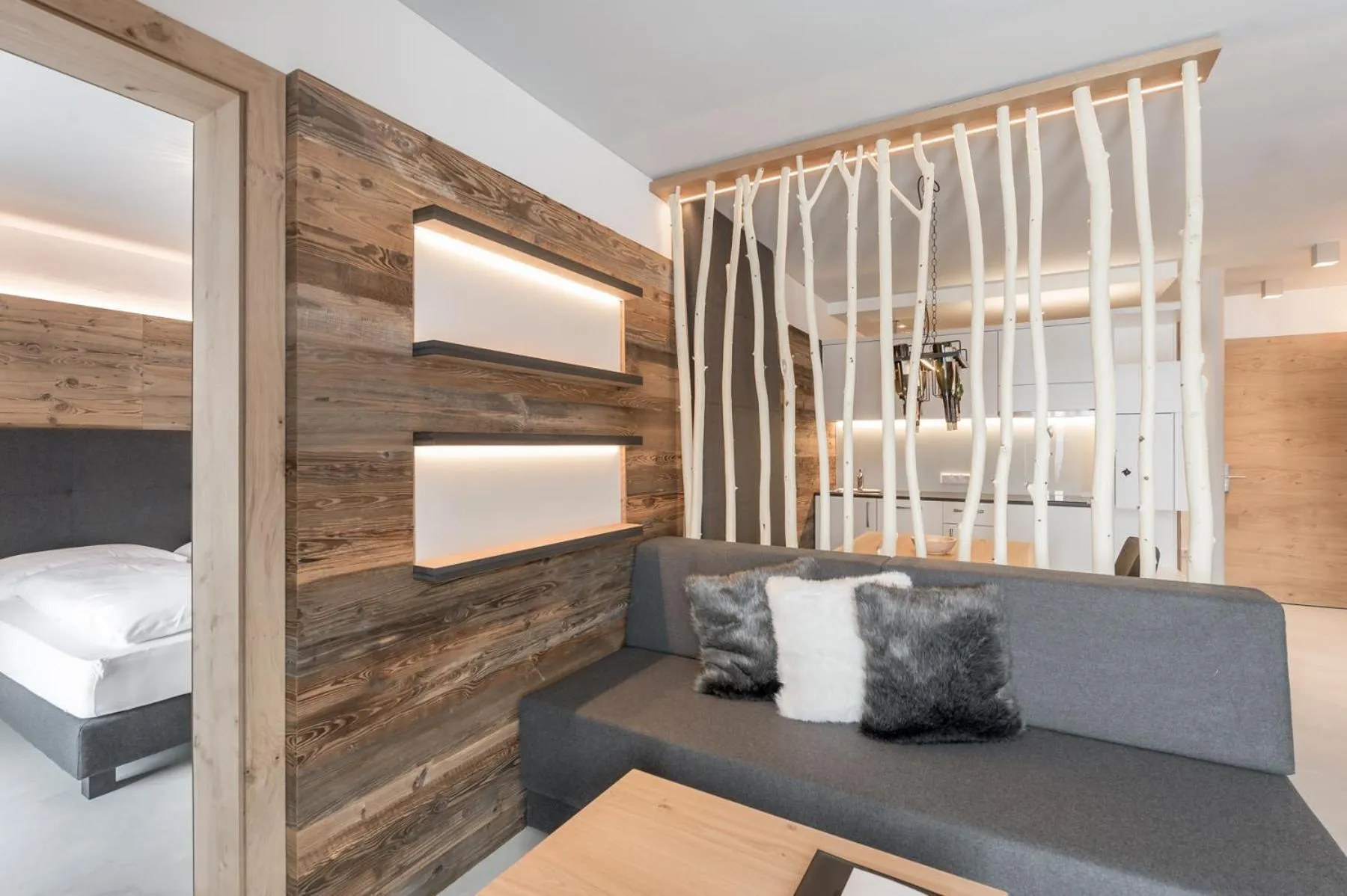 Living room, Bed in Mondschein Hotel & Chalet Ski-In Ski-Out Luxus am Arlberg