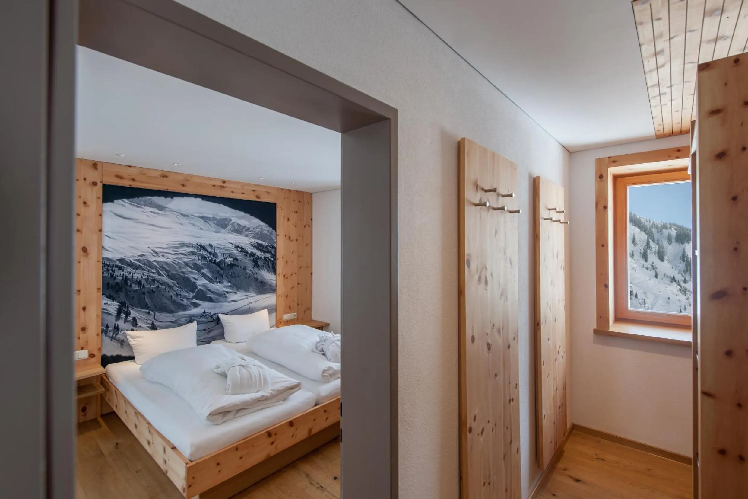 Photo of the whole room, Bed in Mondschein Hotel & Chalet Ski-In Ski-Out Luxus am Arlberg