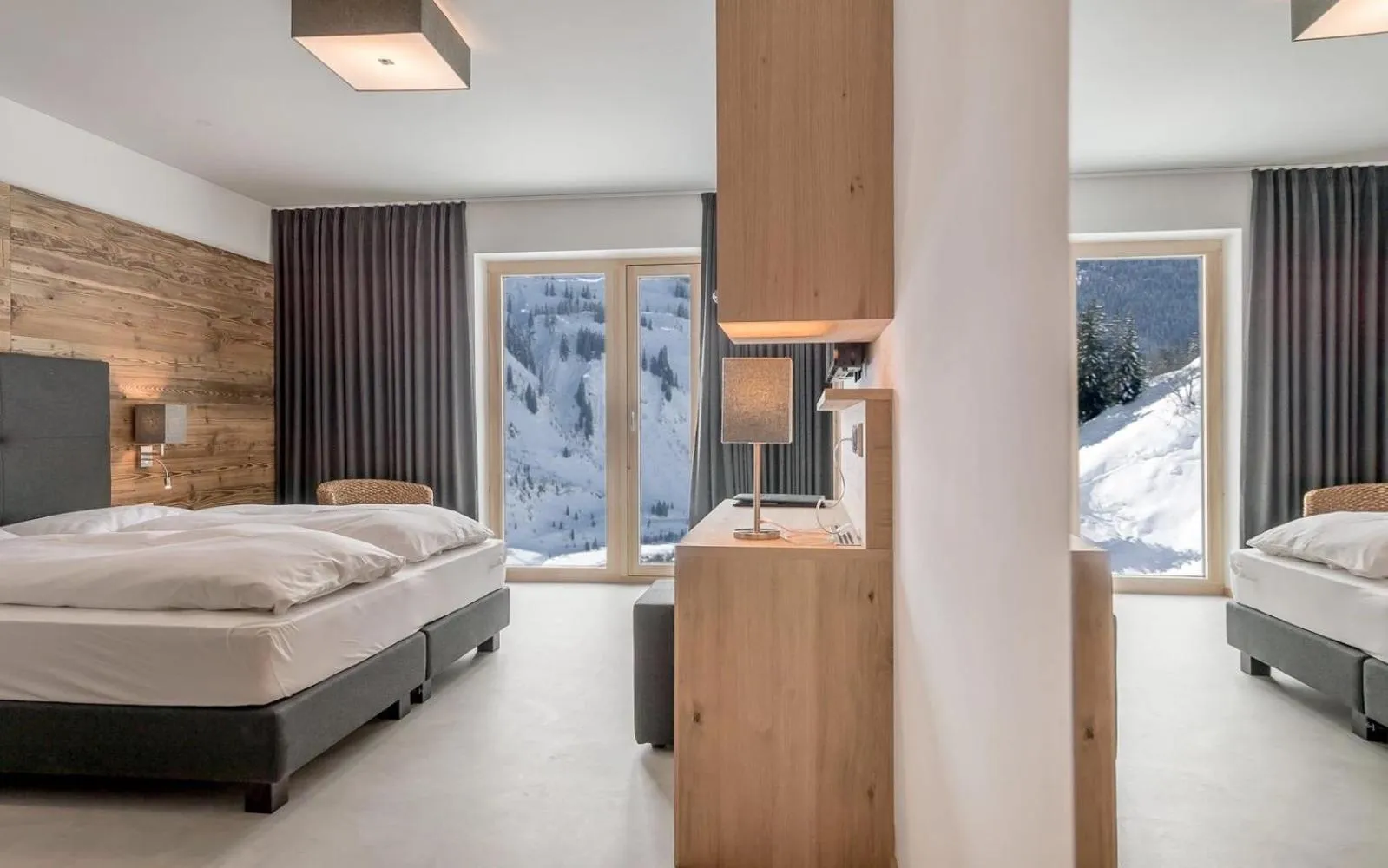 Photo of the whole room, Bed in Mondschein Hotel & Chalet Ski-In Ski-Out Luxus am Arlberg