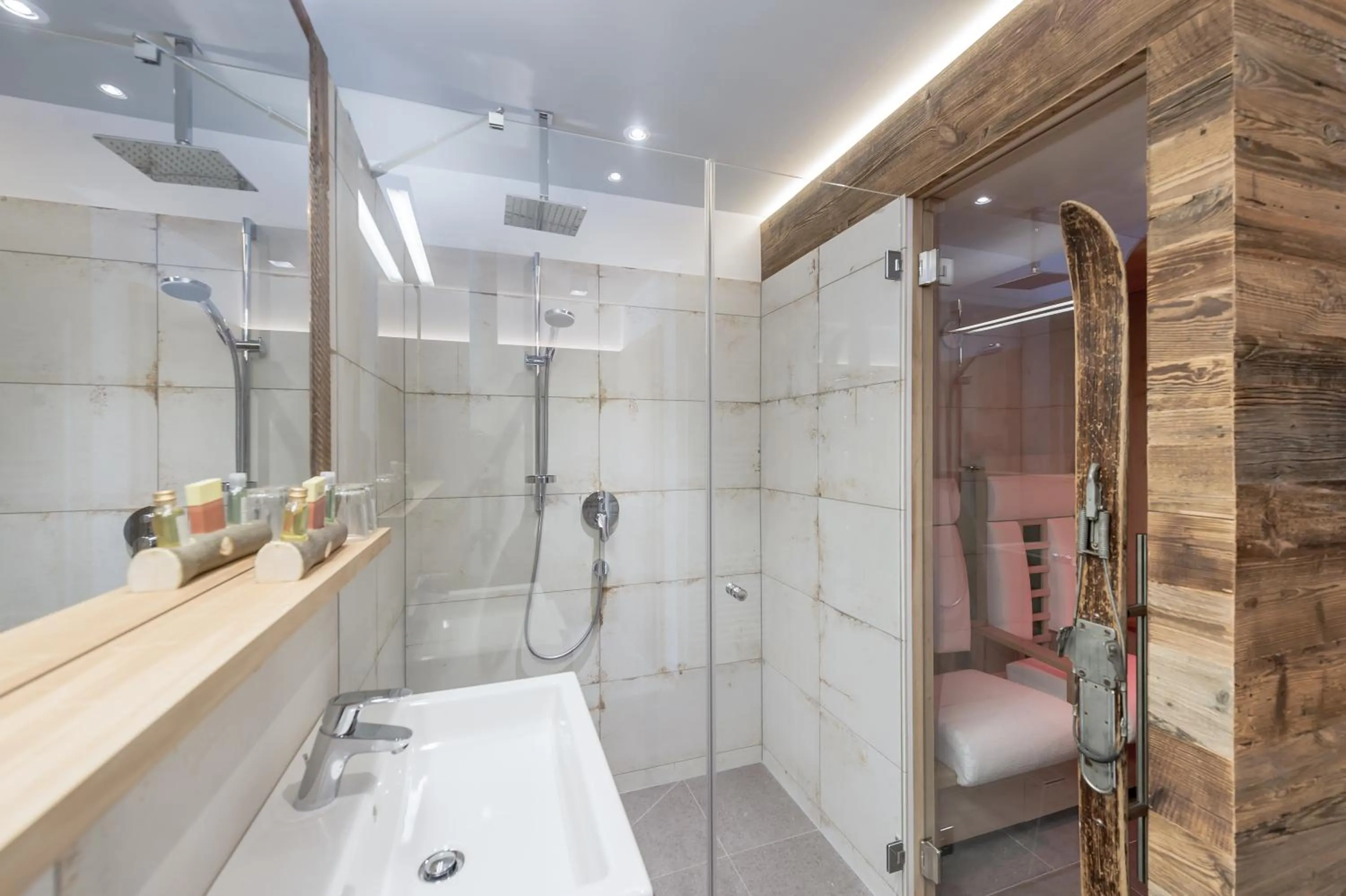 Bathroom in Mondschein Hotel & Chalet Ski-In Ski-Out Luxus am Arlberg