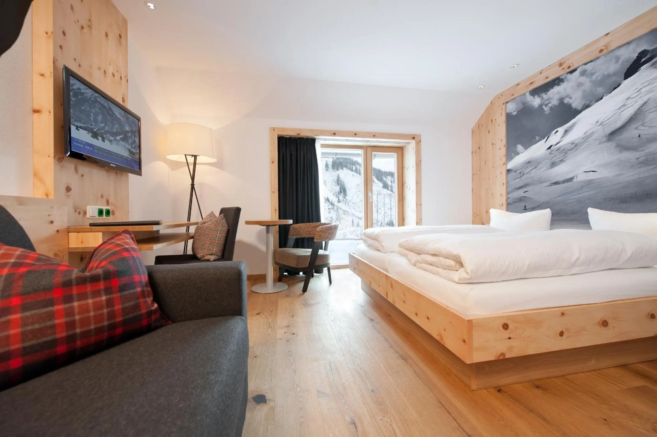 Photo of the whole room, Bed in Mondschein Hotel & Chalet Ski-In Ski-Out Luxus am Arlberg