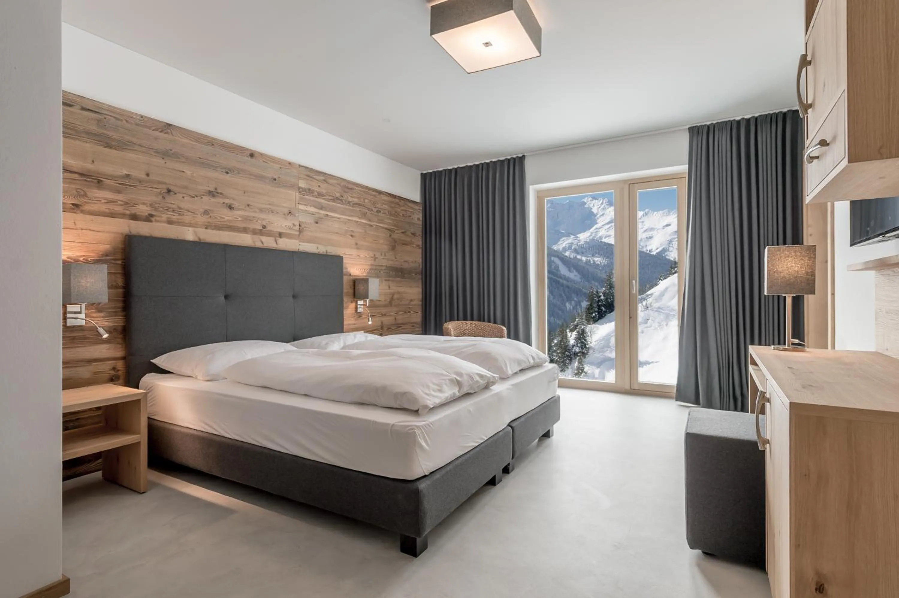 Photo of the whole room, Bed in Mondschein Hotel & Chalet