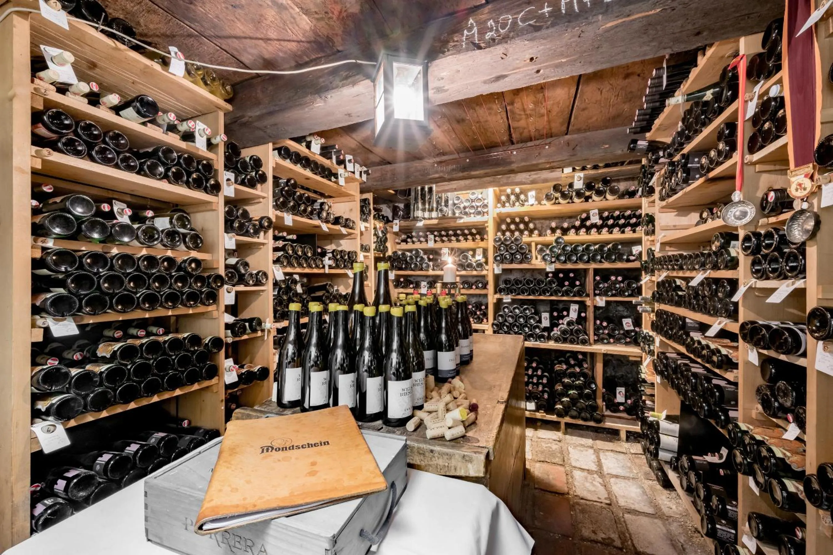 Restaurant/places to eat in Mondschein Hotel & Chalet Ski-In Ski-Out Luxus am Arlberg