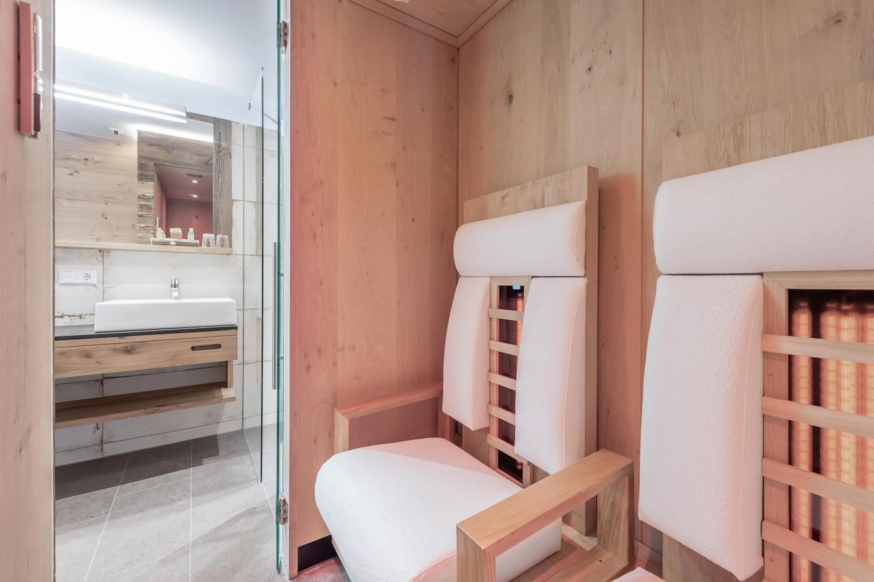 Bathroom in Mondschein Hotel & Chalet Ski-In Ski-Out Luxus am Arlberg