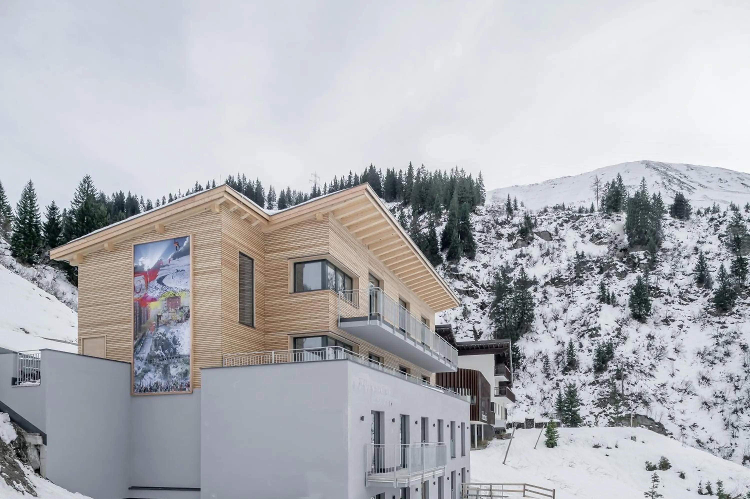 Property building in Mondschein Hotel & Chalet Ski-In Ski-Out Luxus am Arlberg