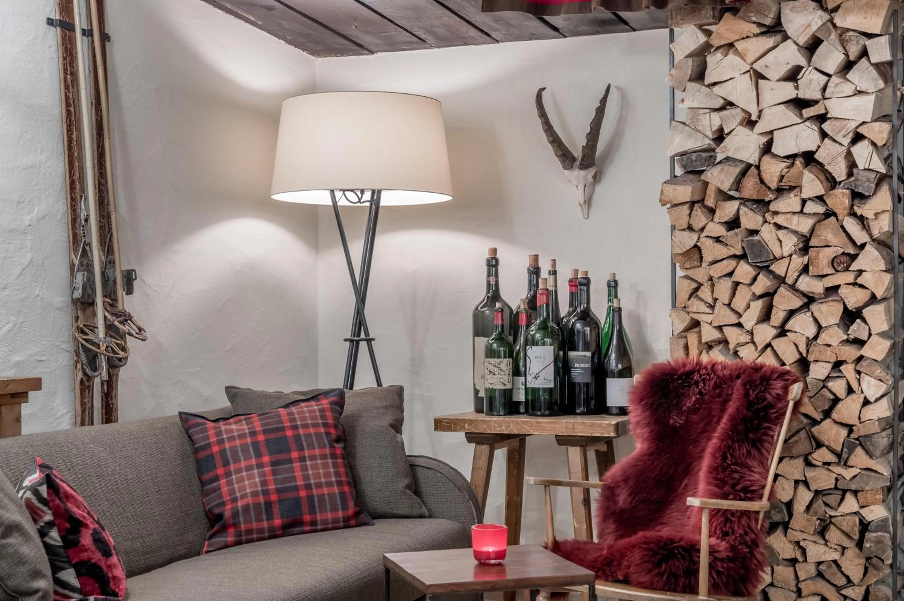 Lounge or bar in Mondschein Hotel & Chalet Ski-In Ski-Out Luxus am Arlberg