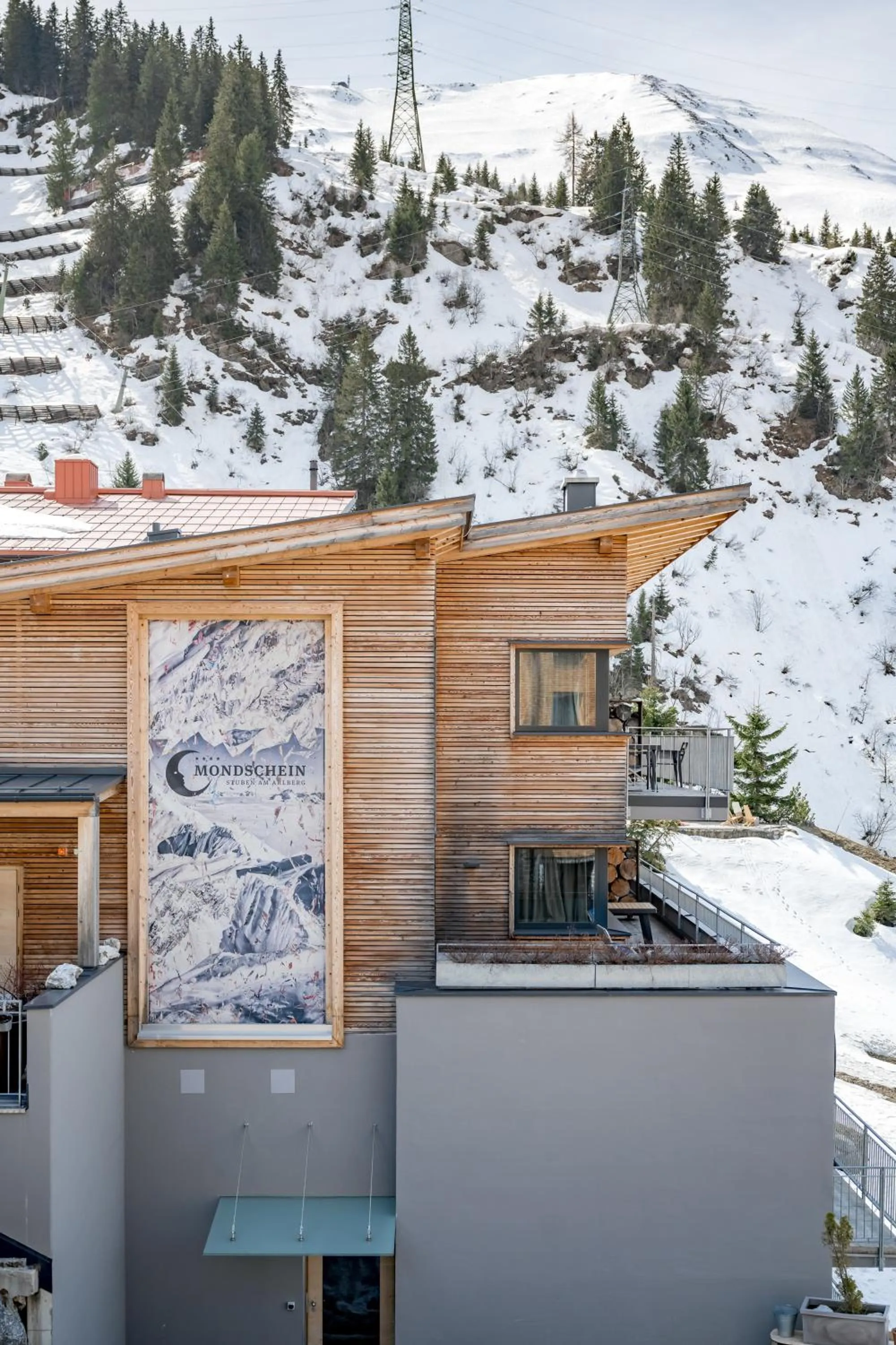Property building in Mondschein Hotel & Chalet Ski-In Ski-Out Luxus am Arlberg