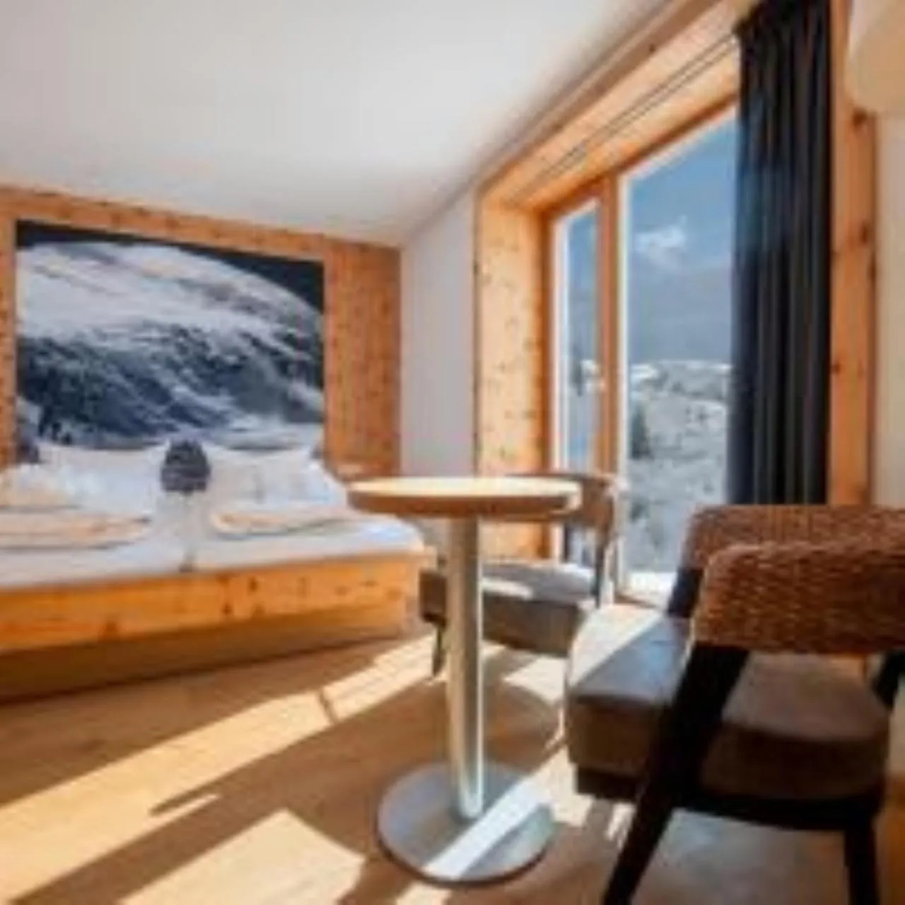 Bedroom, Bed in Mondschein Hotel & Chalet Ski-In Ski-Out Luxus am Arlberg