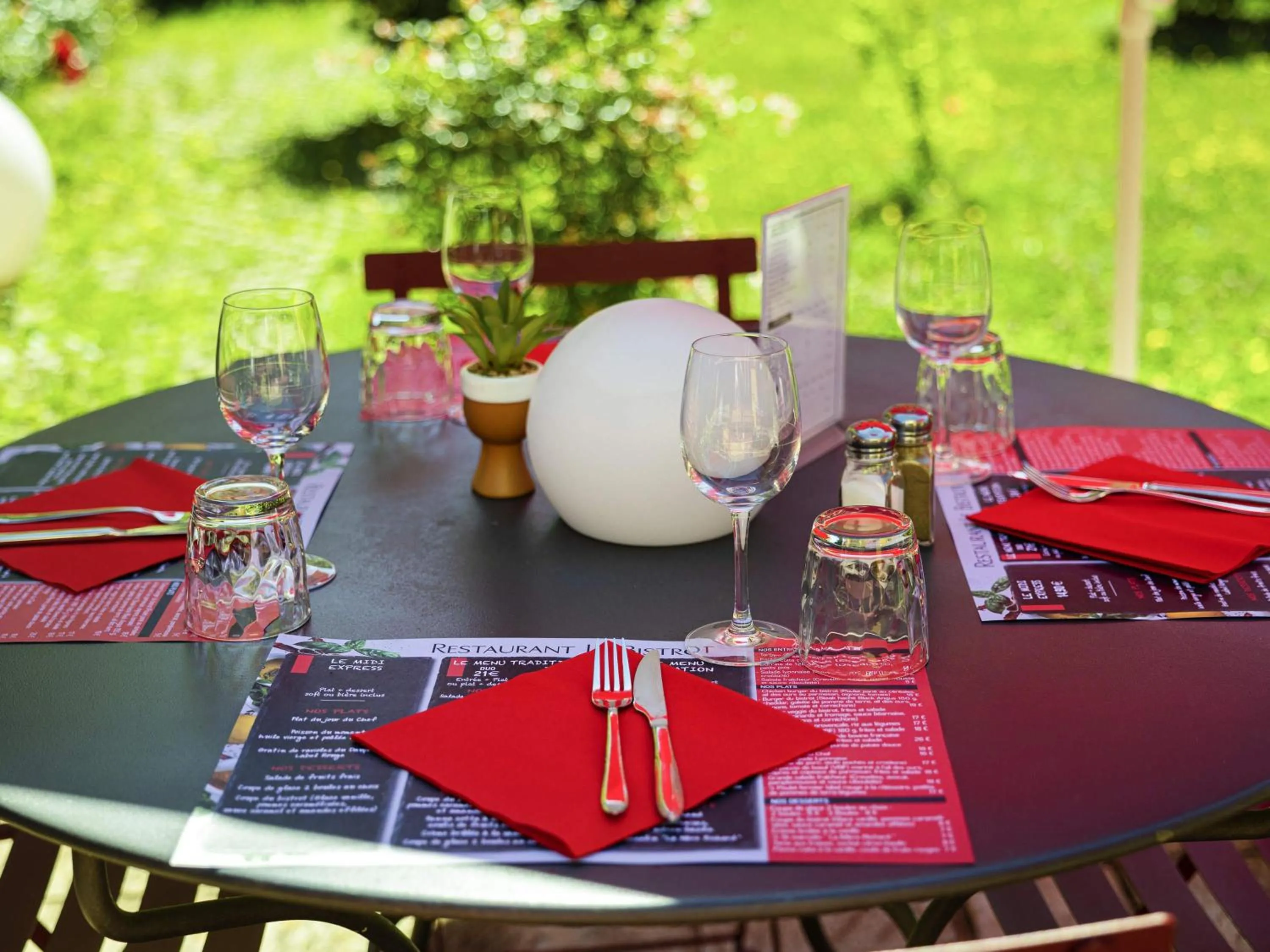 Restaurant/places to eat in ibis Lyon Nord