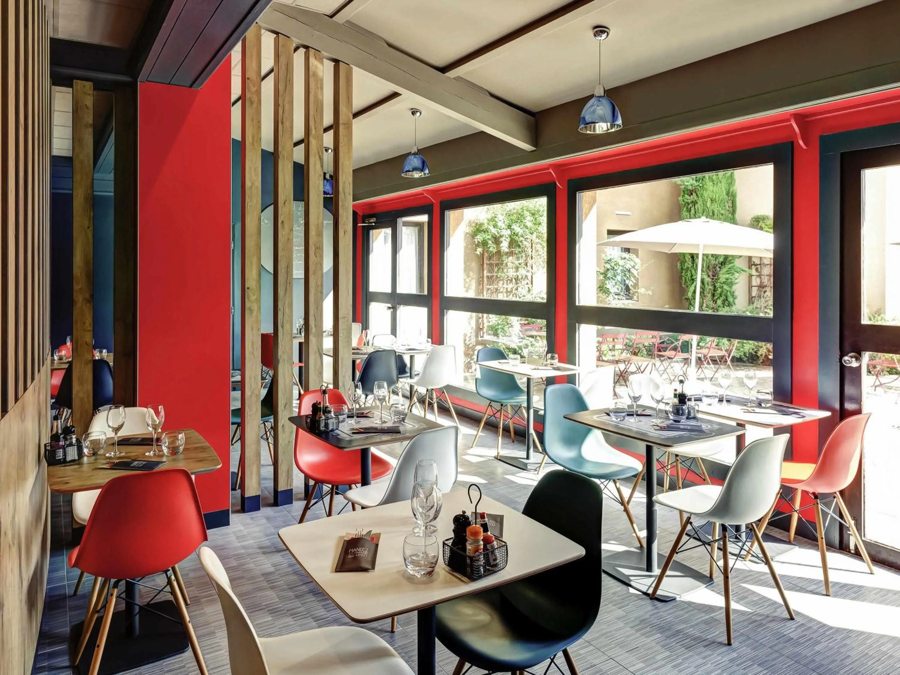 Restaurant/places to eat in ibis Lyon Nord