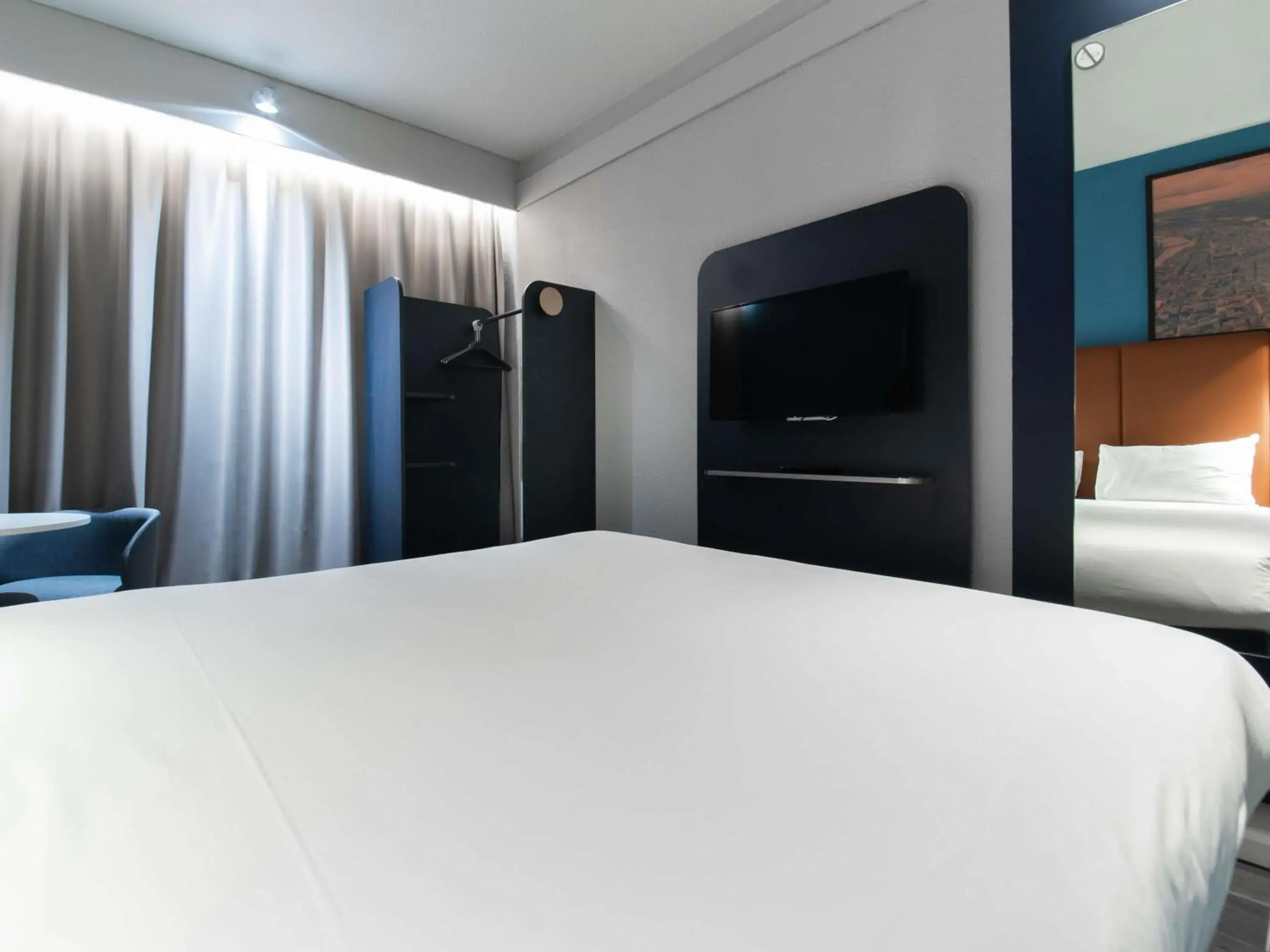 Twin Room in ibis Lyon Nord Twin Room in ibis Lyon Nord