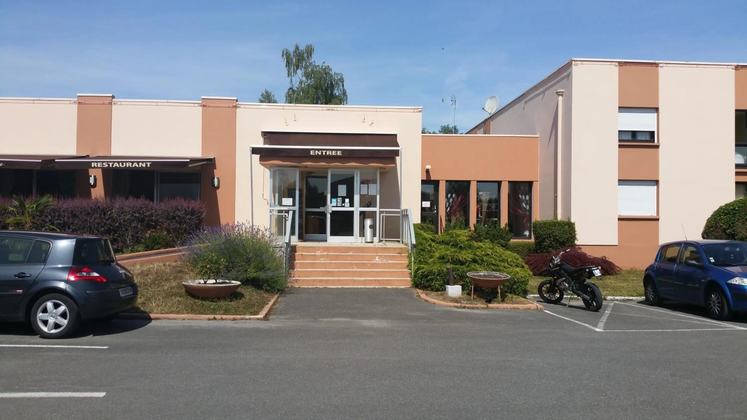 Facade/entrance in Hôtel Le Forestia