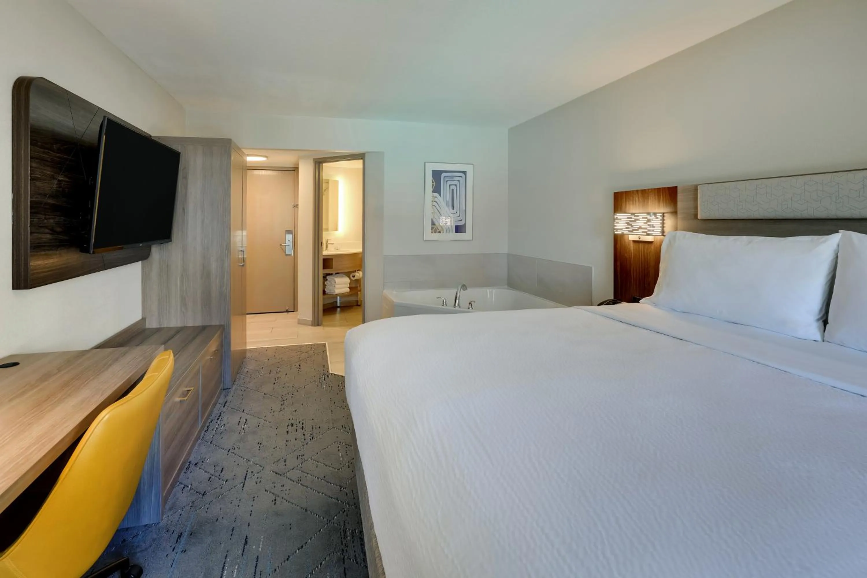 Bedroom, Bed in Holiday Inn Express Hotel & Suites Branson 76 Central by IHG