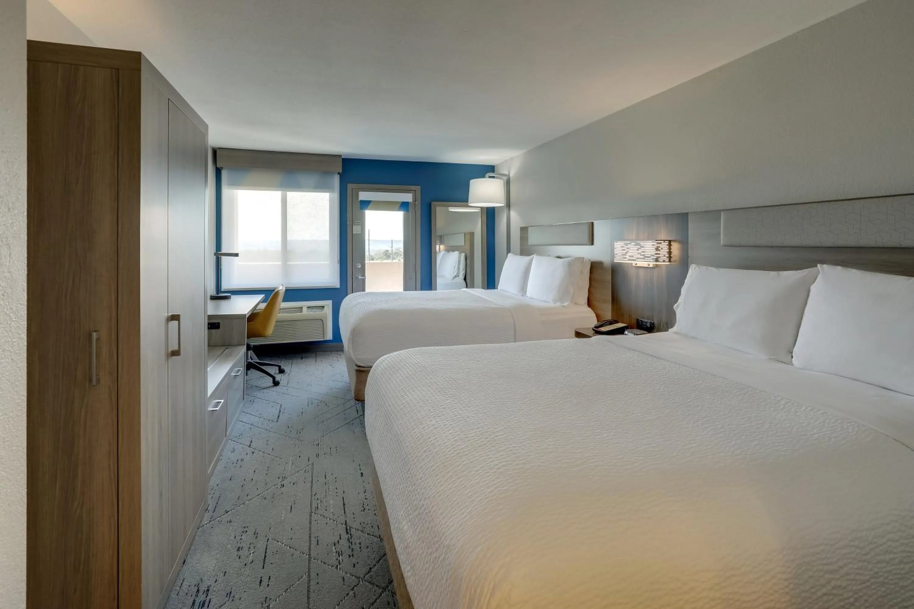 Photo of the whole room, Bed in Holiday Inn Express Hotel & Suites Branson 76 Central by IHG