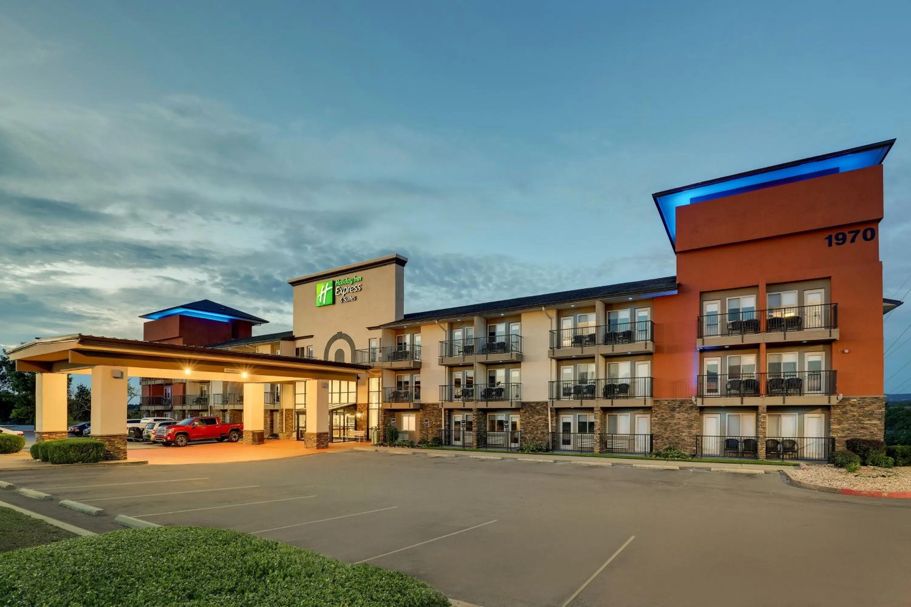 Property building in Holiday Inn Express Hotel & Suites Branson 76 Central by IHG