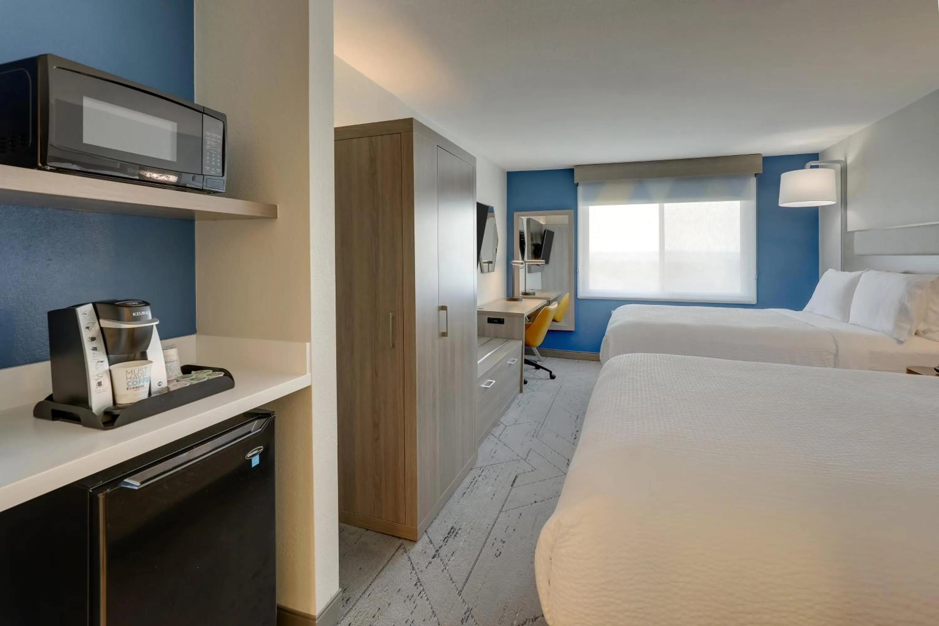 Photo of the whole room, Bed in Holiday Inn Express Hotel & Suites Branson 76 Central by IHG