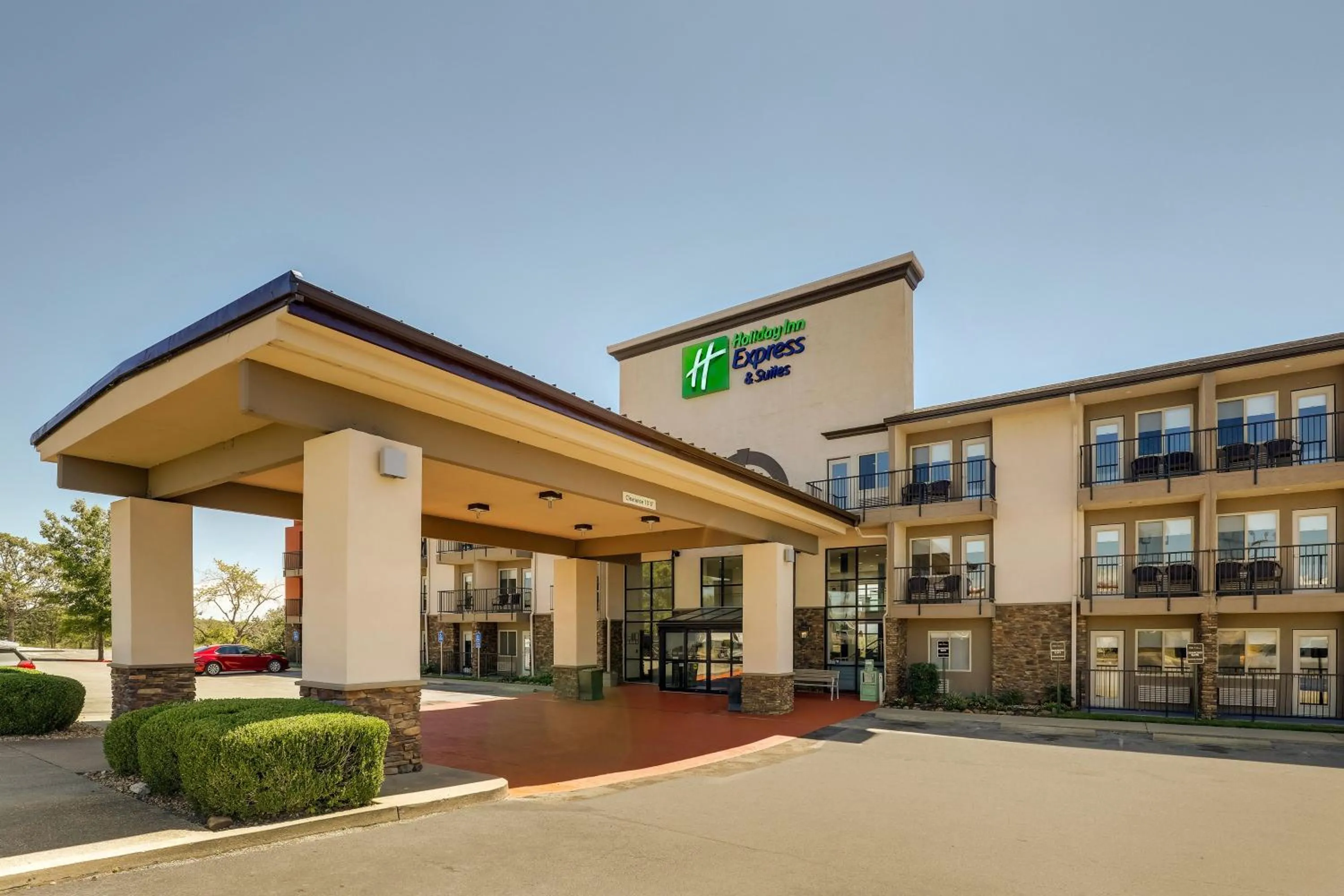 Property building in Holiday Inn Express Hotel & Suites Branson 76 Central by IHG