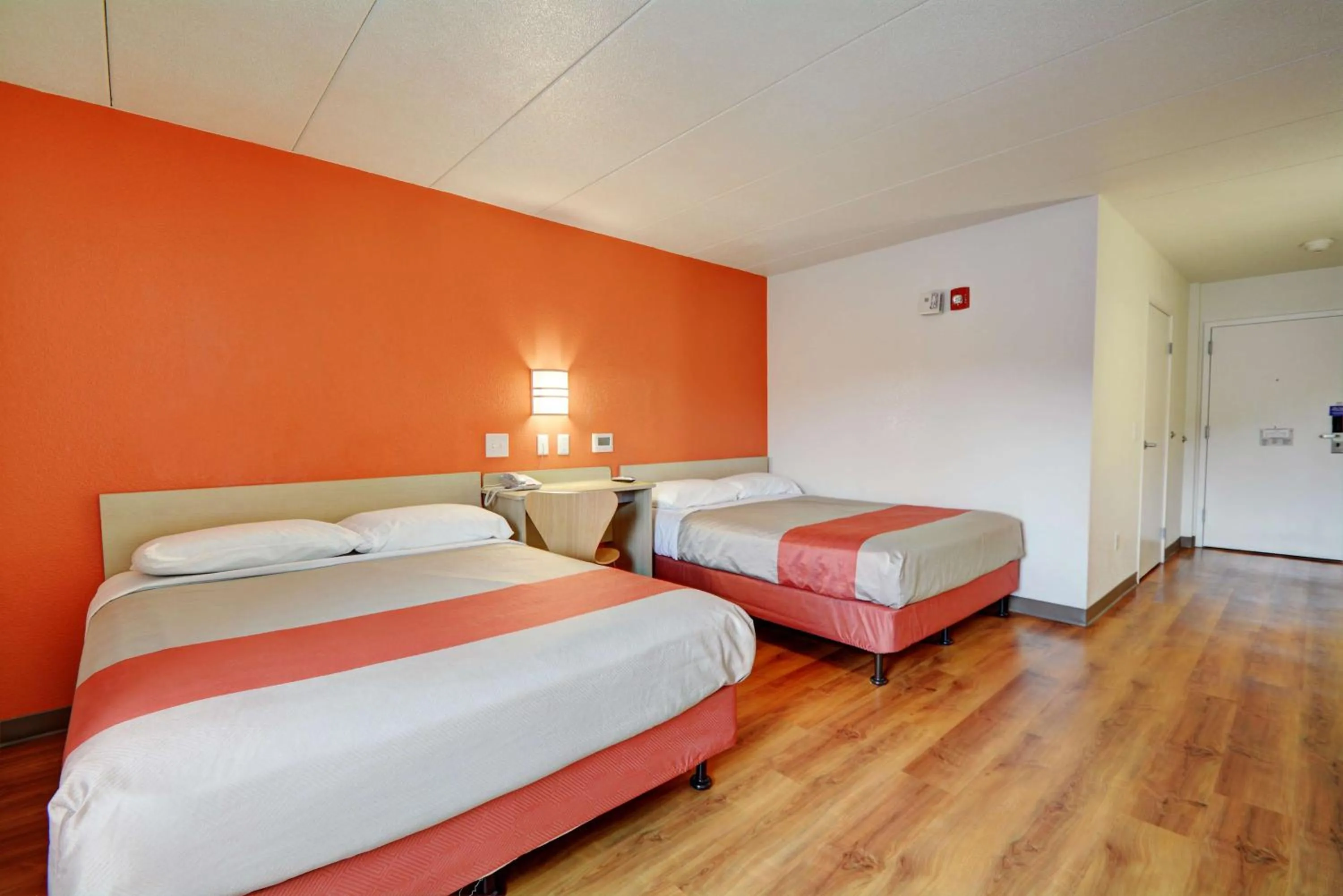 Photo of the whole room, Bed in Motel 6-Seekonk, MA - Providence East