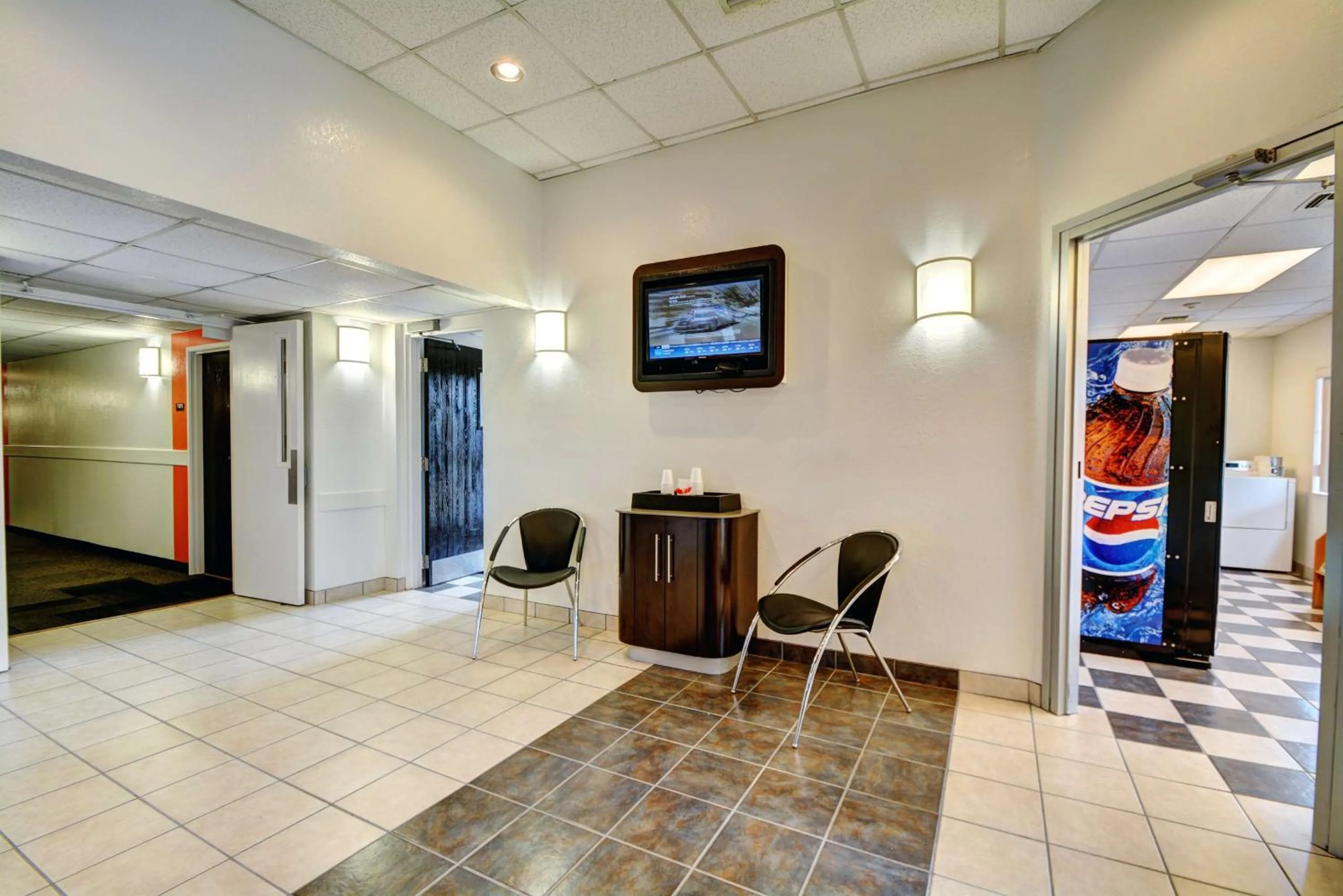 TV and multimedia in Motel 6-Seekonk, MA - Providence East