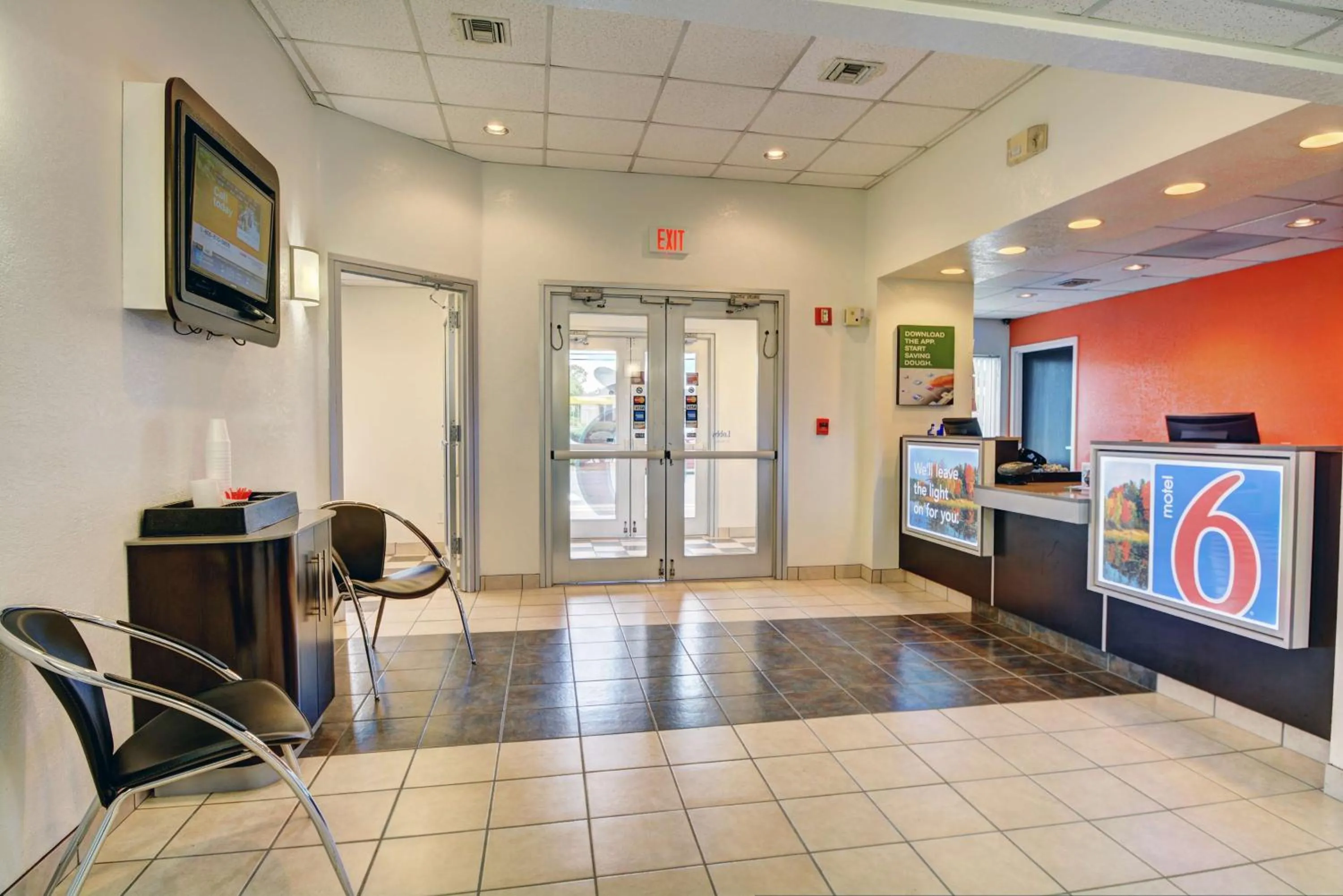 TV and multimedia in Motel 6-Seekonk, MA - Providence East