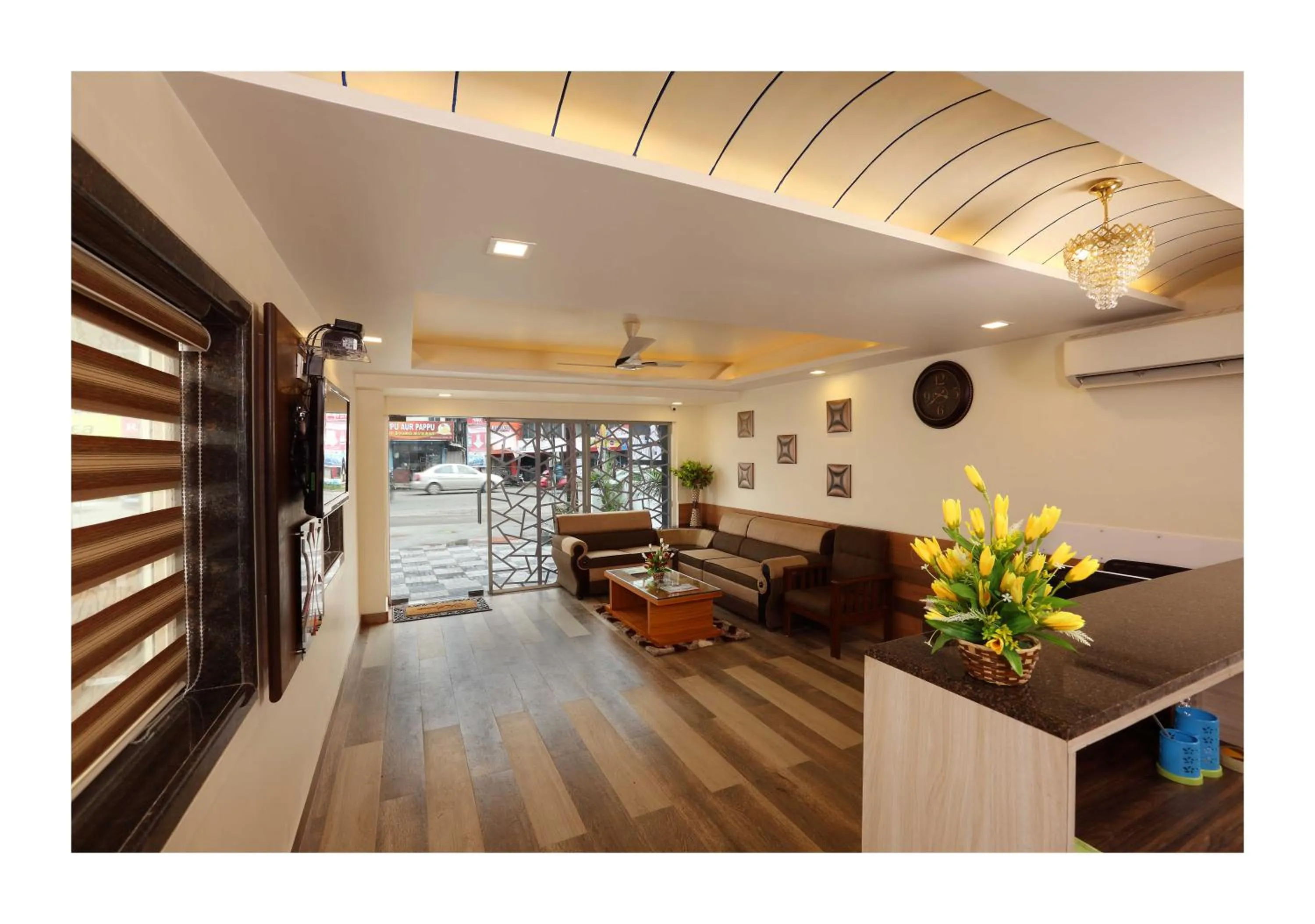 Seating area in Hotel Kochi Caprice