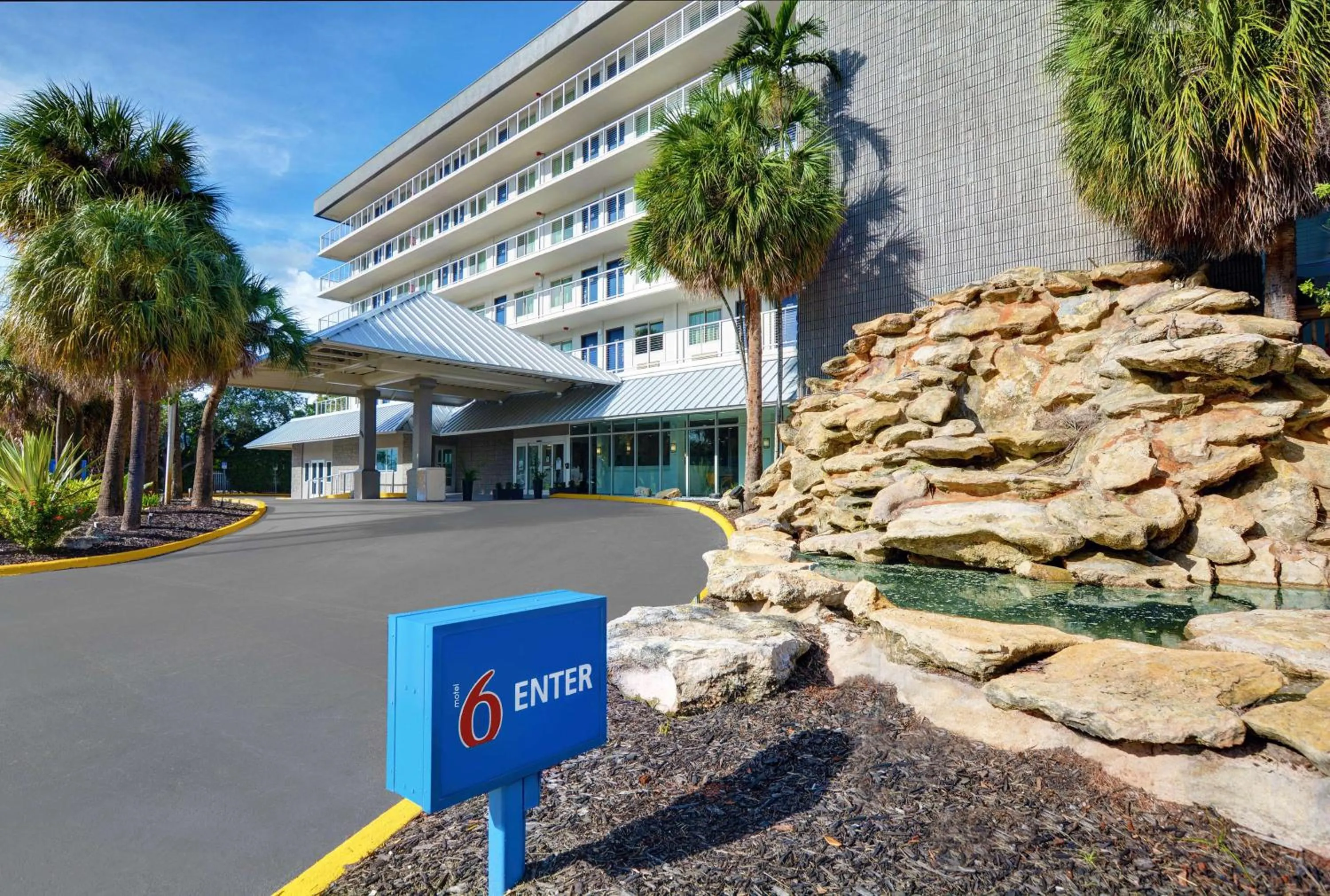 Property building in Motel 6-Cutler Bay, FL