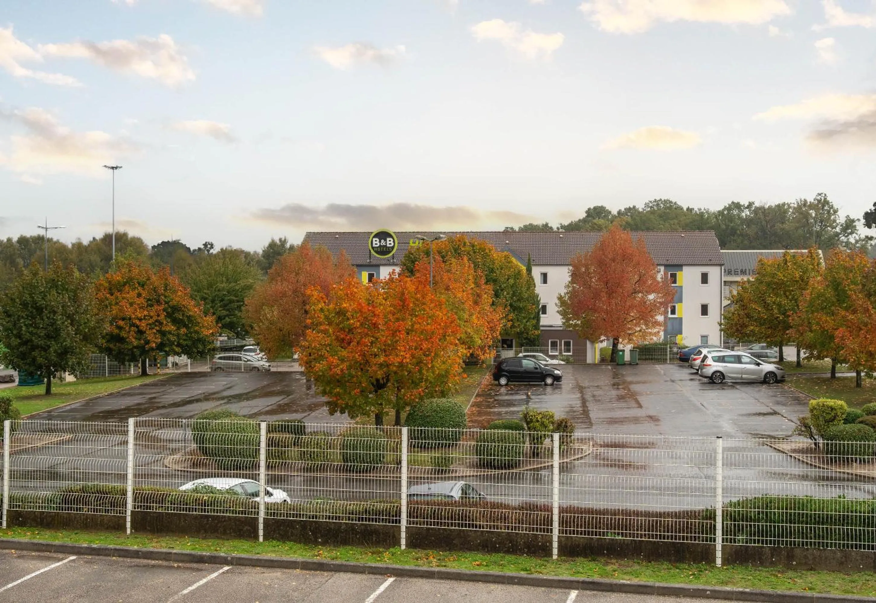 Property building in B&B HOTEL Limoges 2