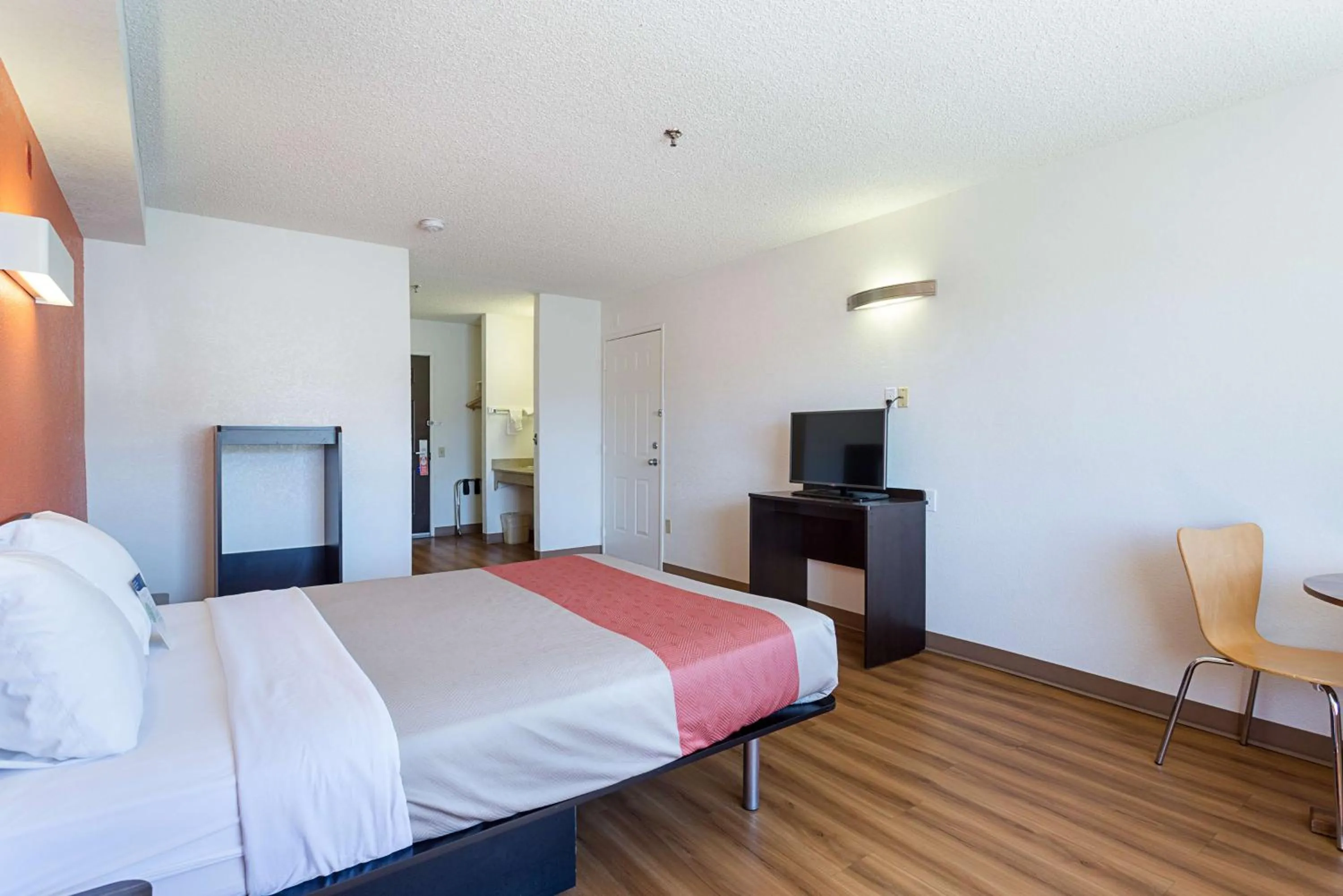 TV and multimedia, Bed in Motel 6-Williams, AZ - West - Grand Canyon