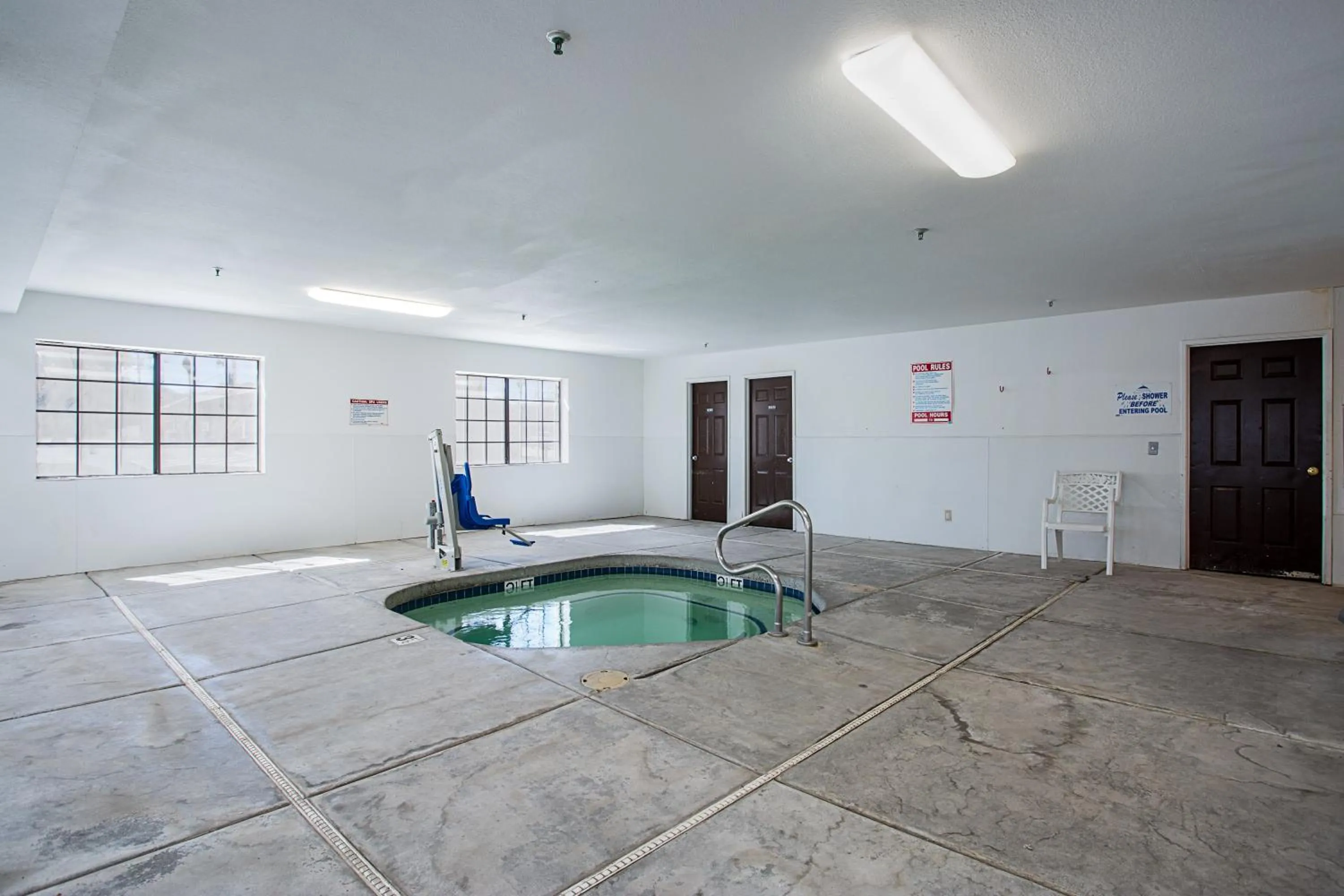 Swimming pool in Motel 6-Williams, AZ - West - Grand Canyon