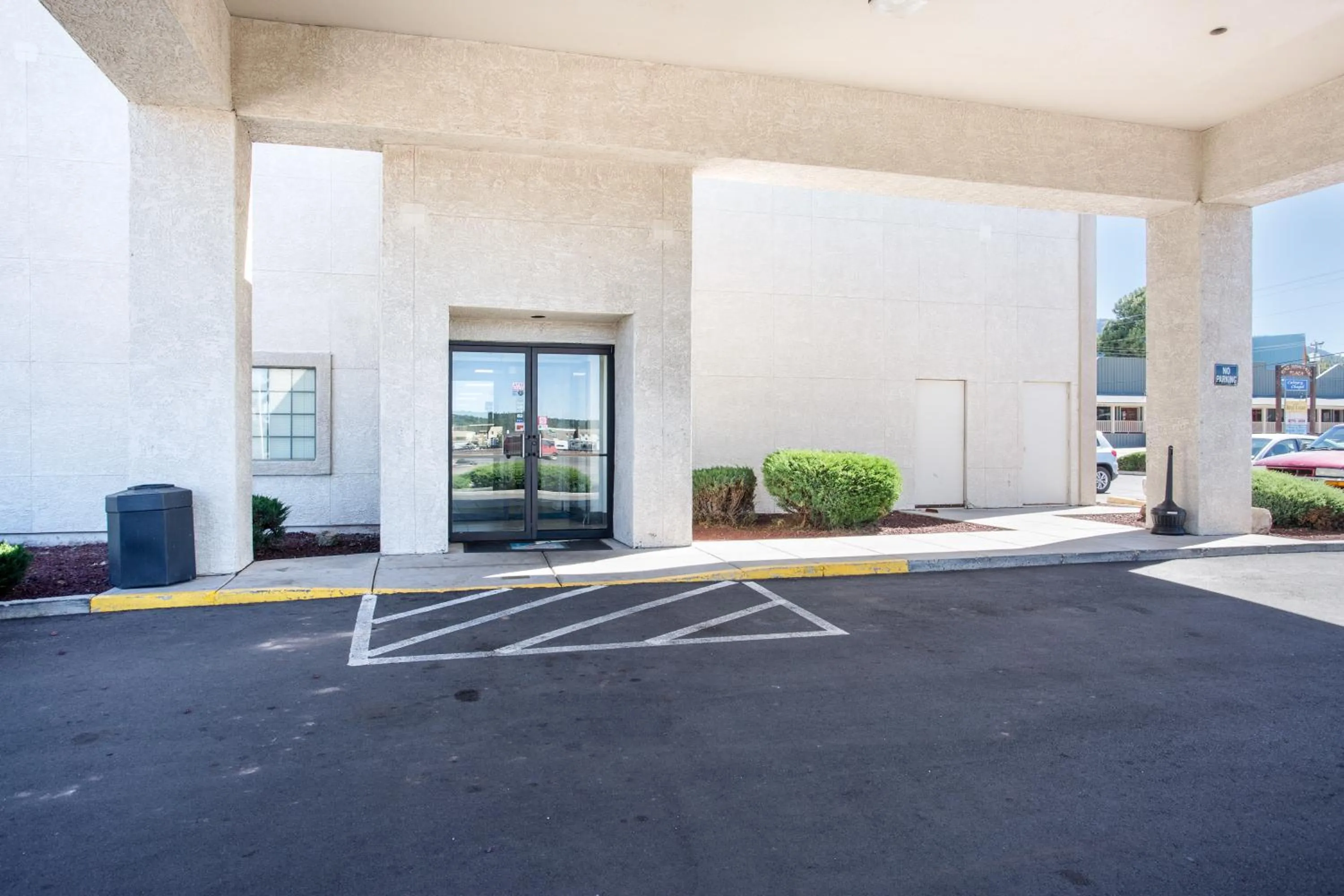 Facade/entrance in Motel 6-Williams, AZ - West - Grand Canyon