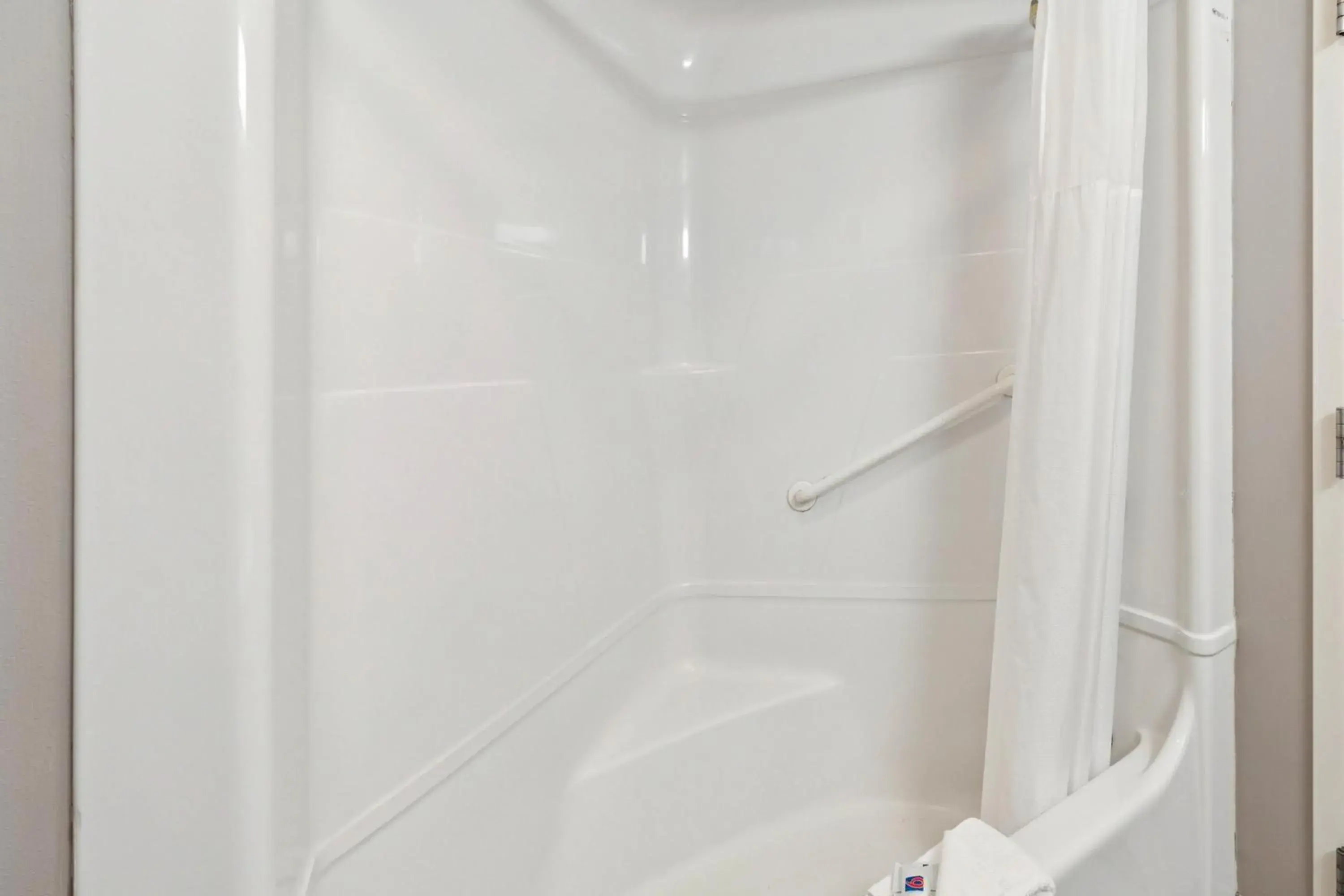 Queen Room - Disability Access - Roll in Shower in Motel 6-Milan, OH - Sandusky Queen Room - Disability Access - Roll in Shower in Motel 6-Milan, OH - Sandusky