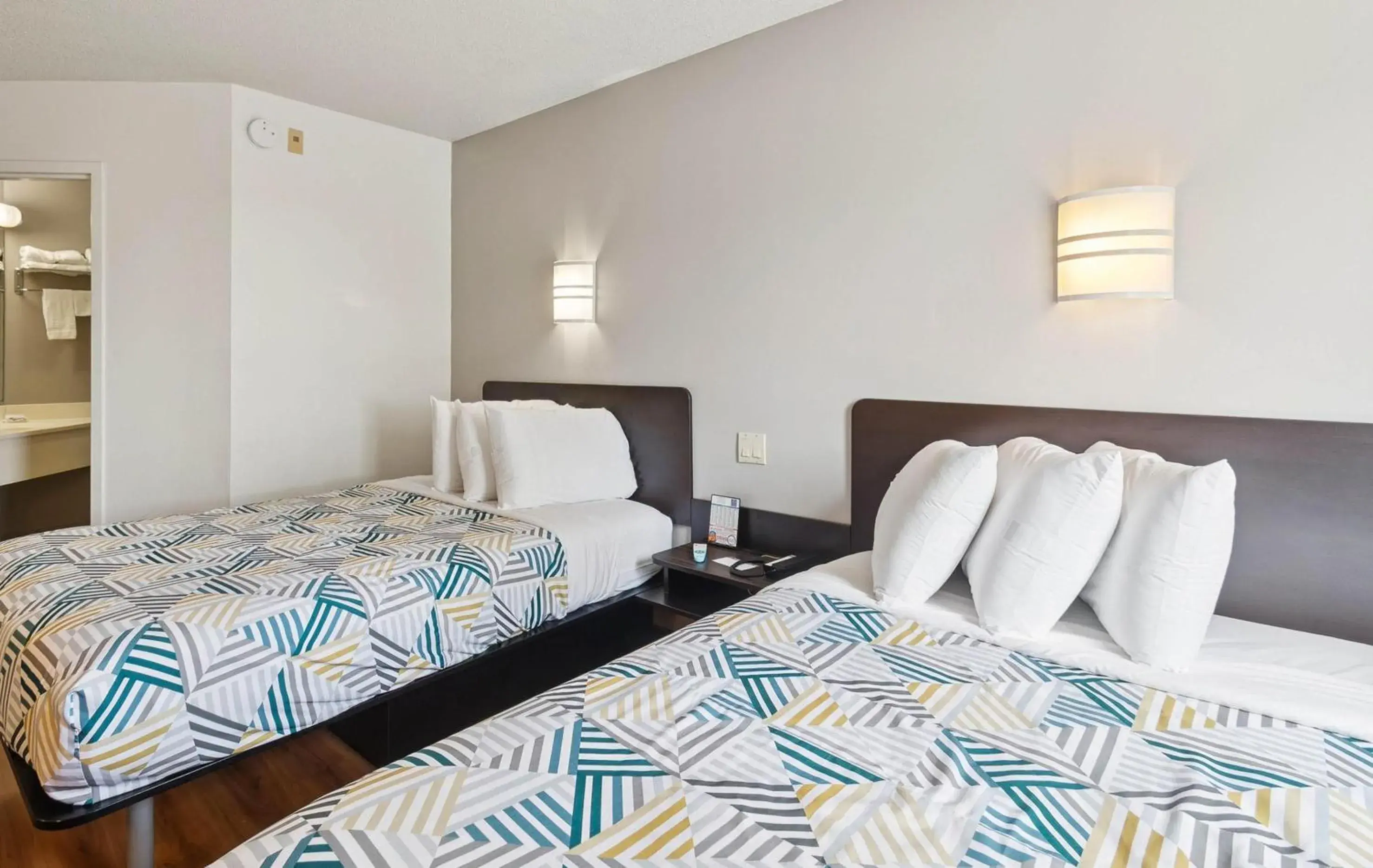 Quadruple Room - Non-Smoking in Motel 6-Milan, OH - Sandusky Quadruple Room - Non-Smoking in Motel 6-Milan, OH - Sandusky